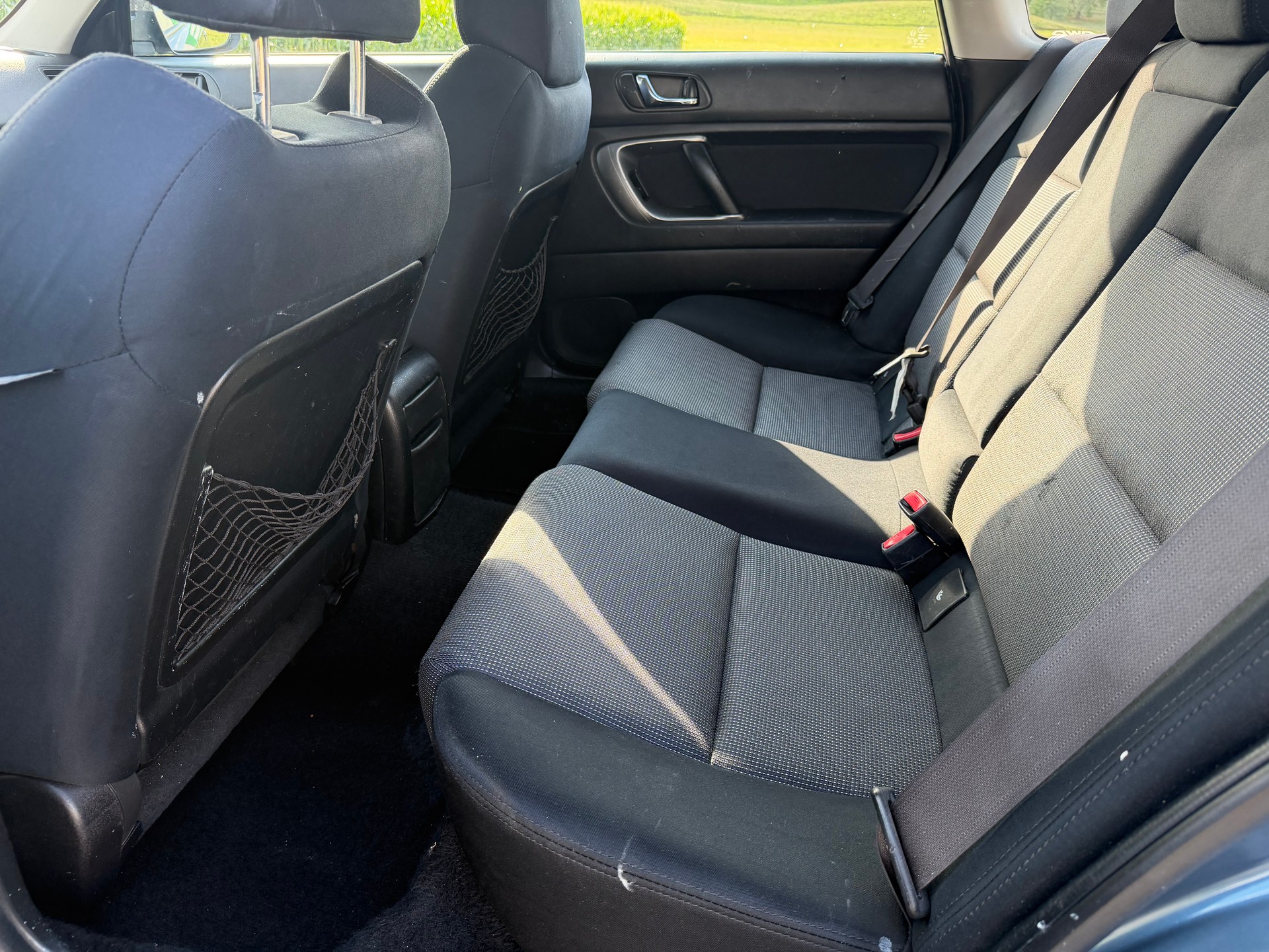 SUBARU Legacy 2.0i AWD Swiss-image-10