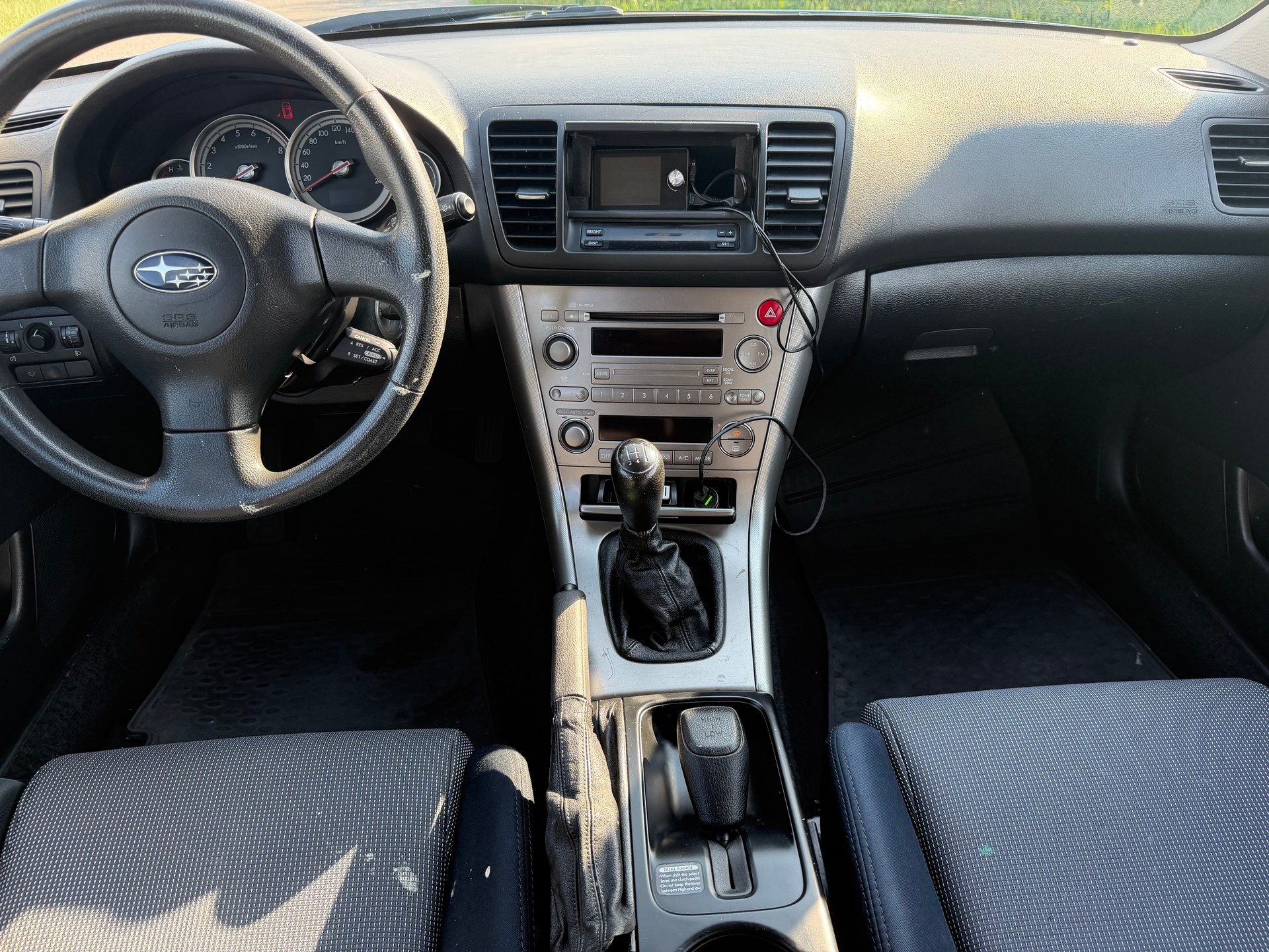 SUBARU Legacy 2.0i AWD Swiss-image-14