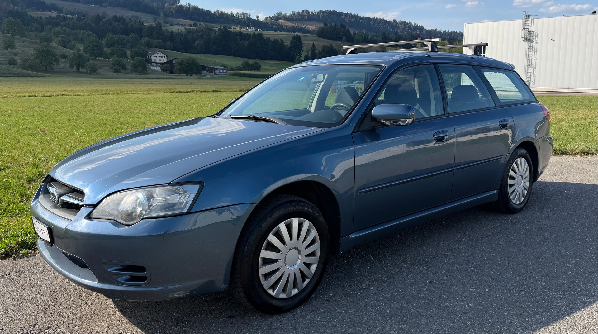 SUBARU Legacy 2.0i AWD Swiss-image-1