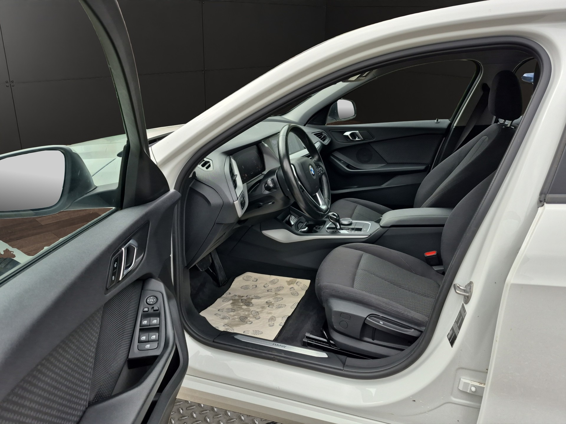 BMW 118i Steptronic Sport Line-image-8