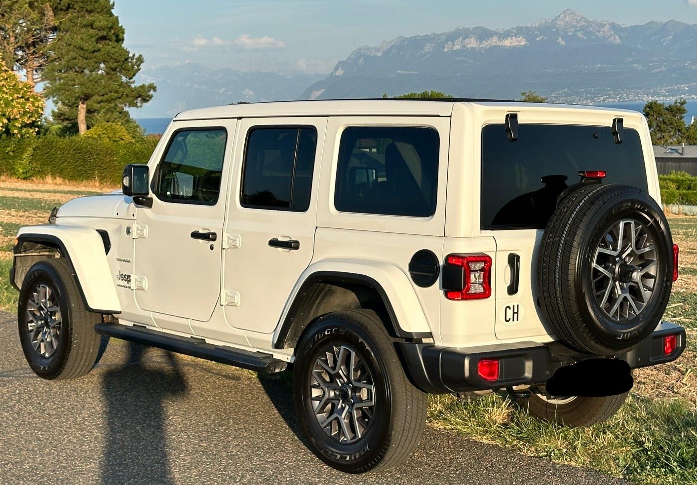 JEEP 2.0 Turbo Sahara Power Unlimited-image-6