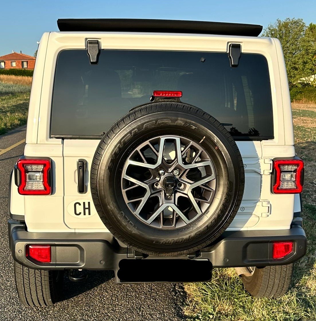 JEEP 2.0 Turbo Sahara Power Unlimited-image-5