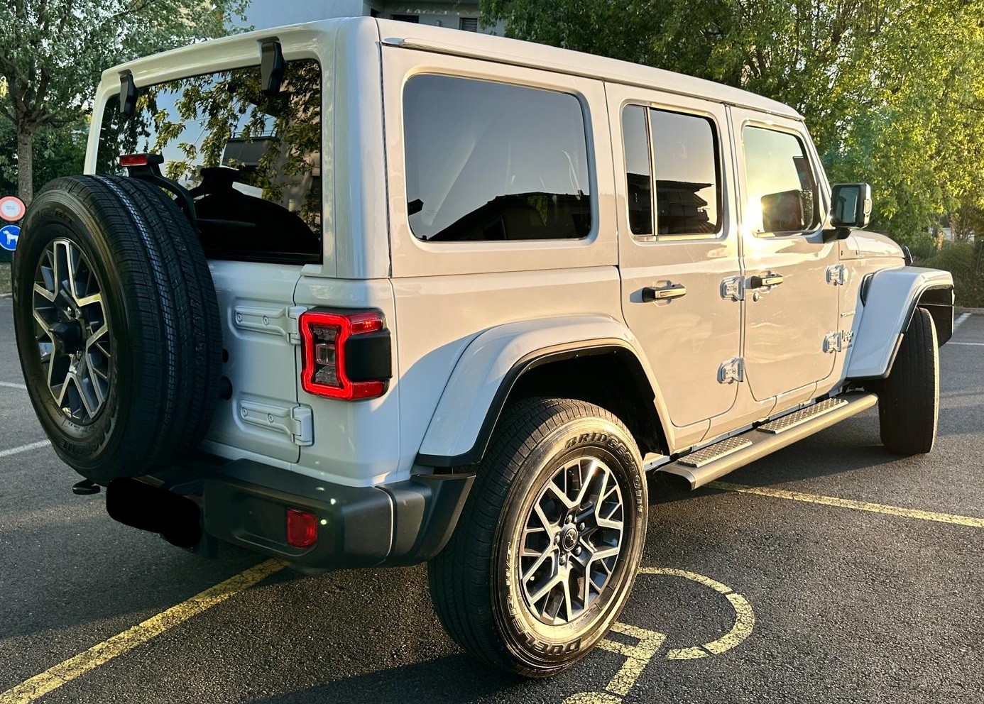 JEEP 2.0 Turbo Sahara Power Unlimited-image-4