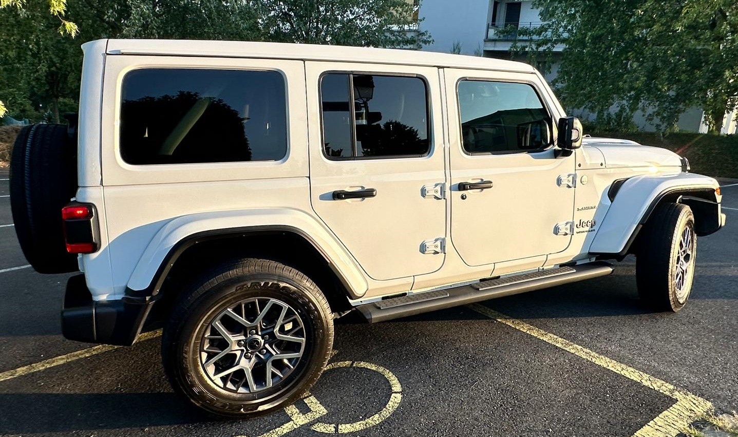 JEEP 2.0 Turbo Sahara Power Unlimited-image-3