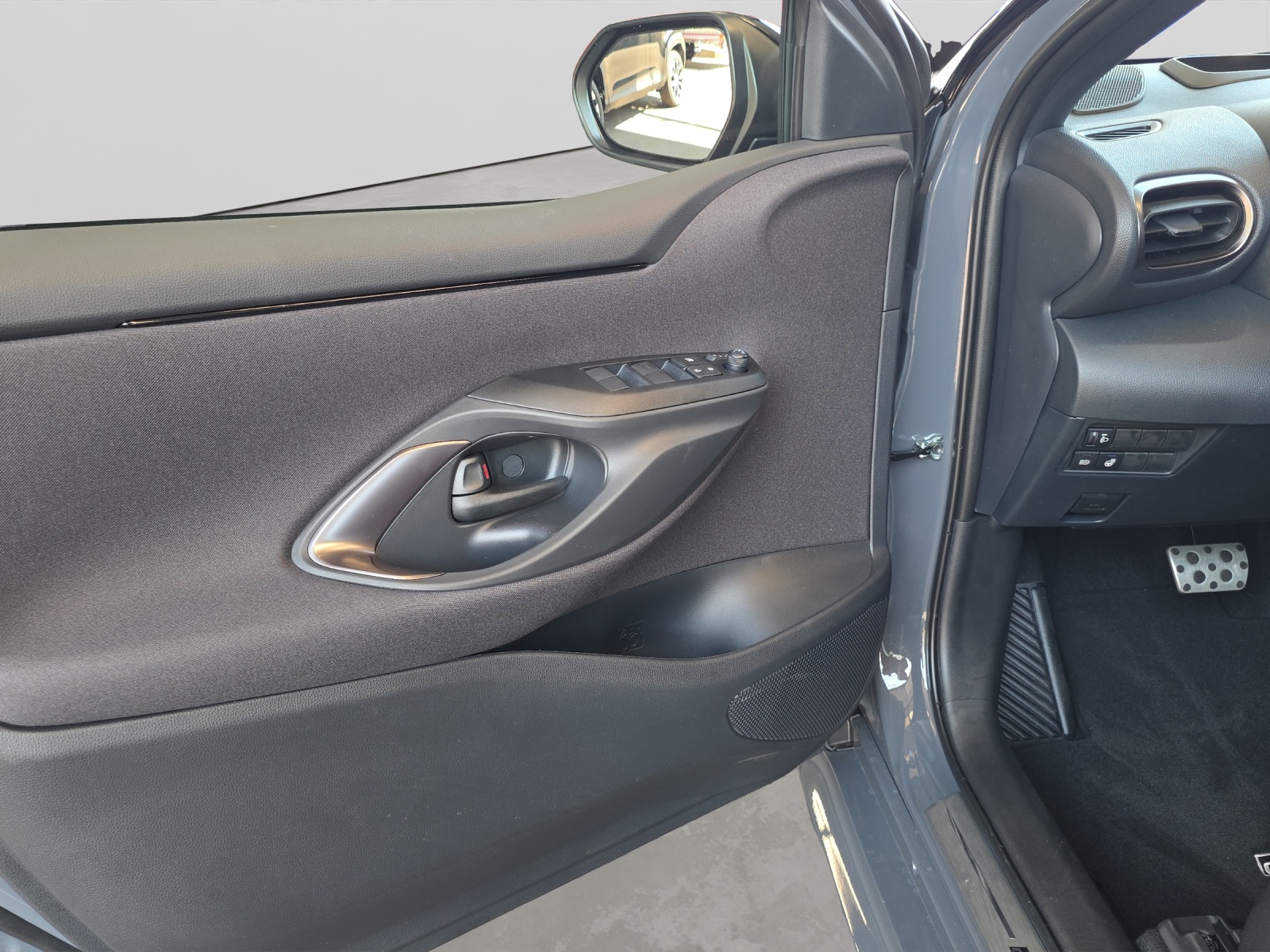 TOYOTA Yaris 1.5 VVT-i HSD GR Sport-image-11