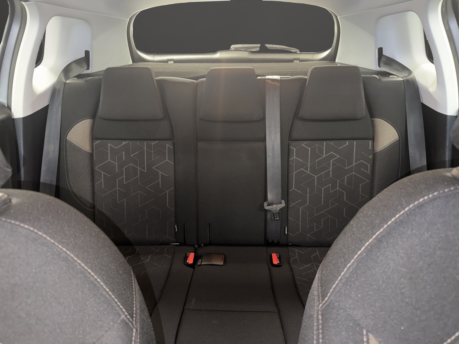 PEUGEOT 2008 1.2 VTI Active-image-9