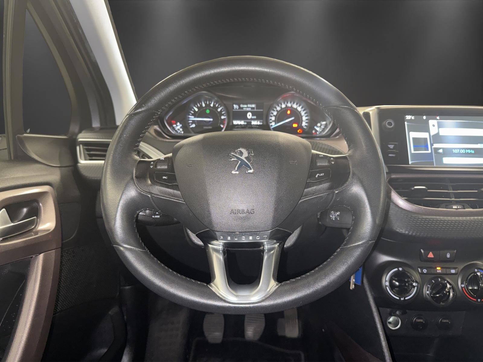 PEUGEOT 2008 1.2 VTI Active-image-12