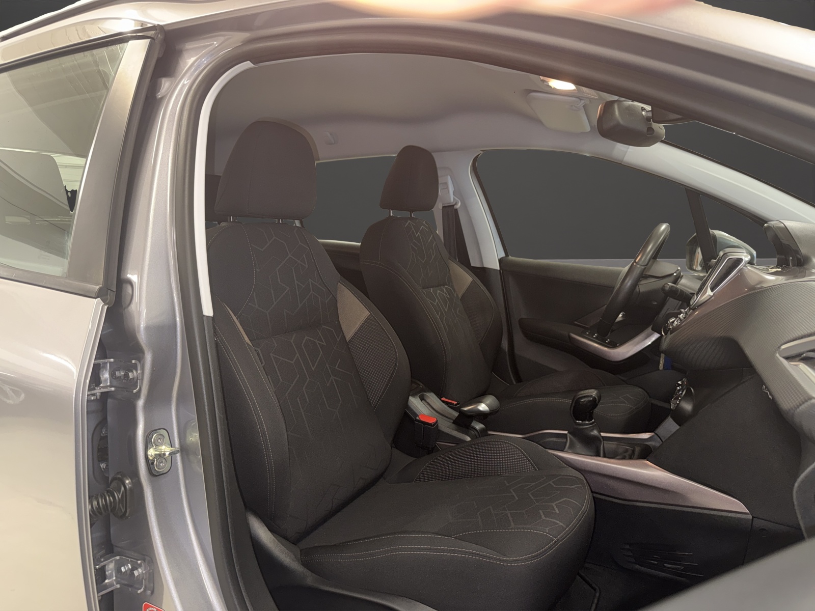 PEUGEOT 2008 1.2 VTI Active-image-7
