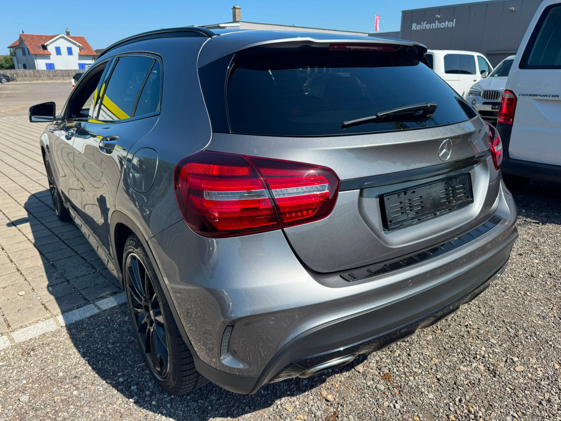 MERCEDES-BENZ GLA 250 AMG Line 4Matic 7G-DCT-image-5