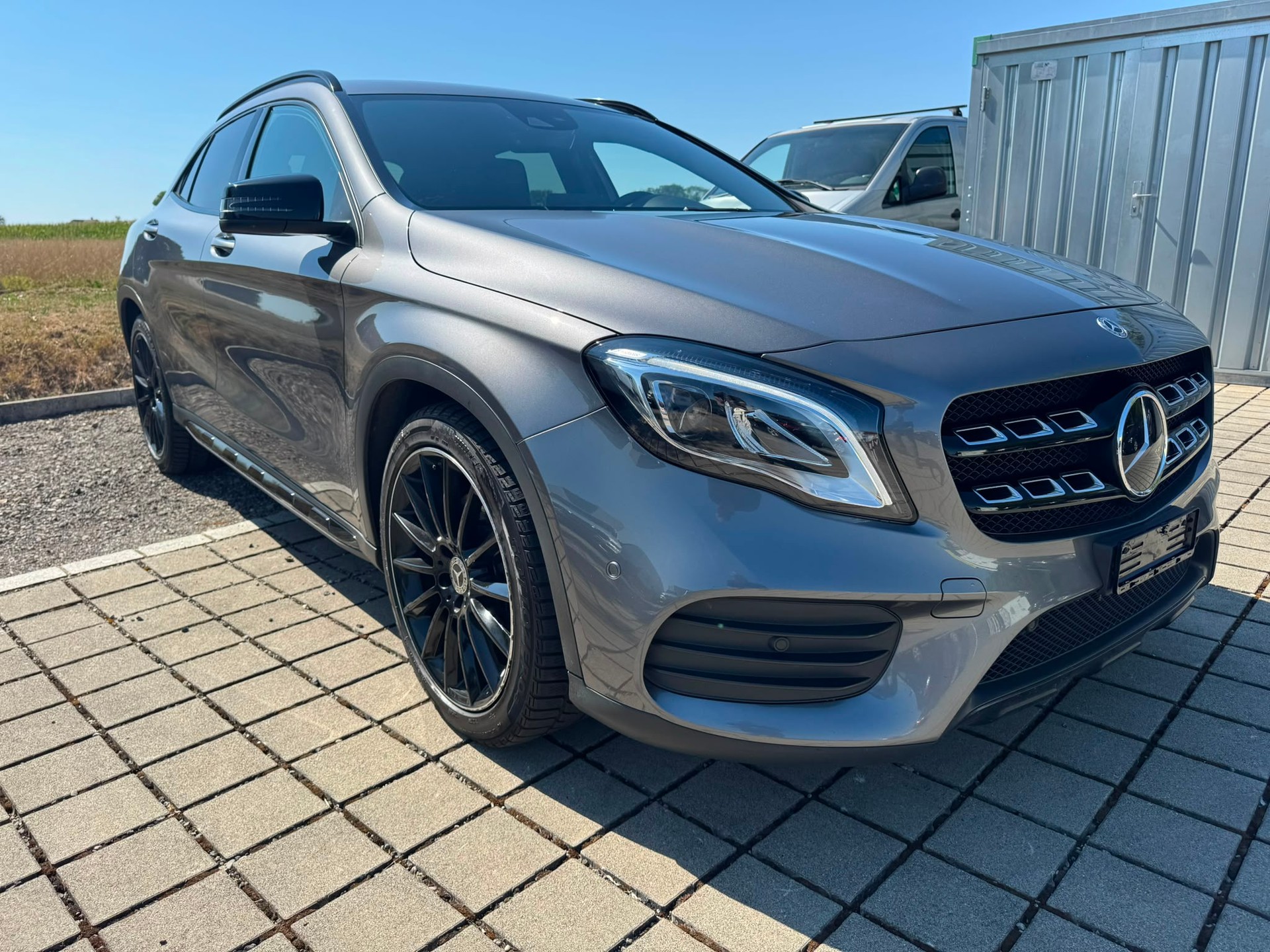MERCEDES-BENZ GLA 250 AMG Line 4Matic 7G-DCT-image-2