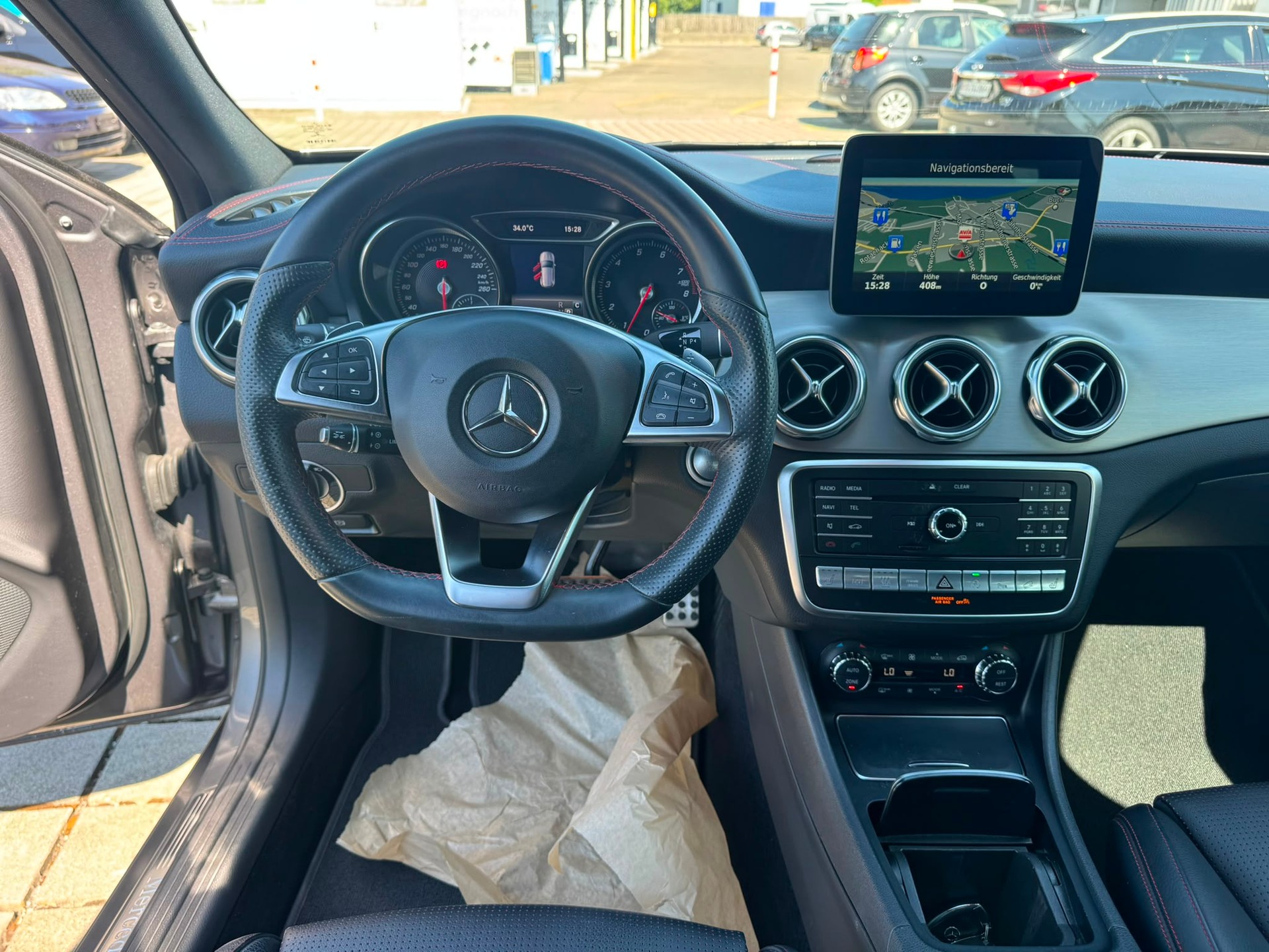 MERCEDES-BENZ GLA 250 AMG Line 4Matic 7G-DCT-image-10
