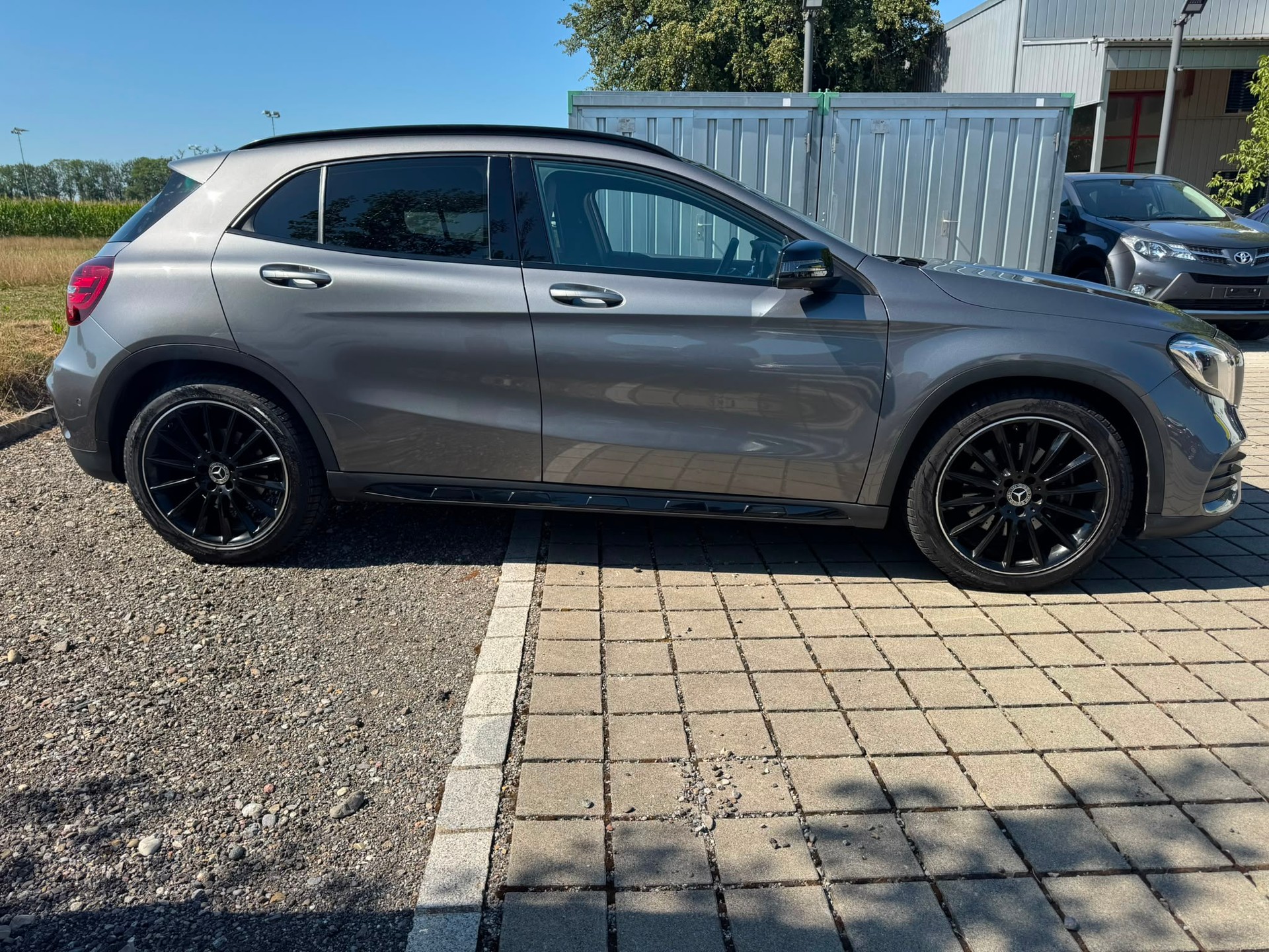 MERCEDES-BENZ GLA 250 AMG Line 4Matic 7G-DCT-image-4