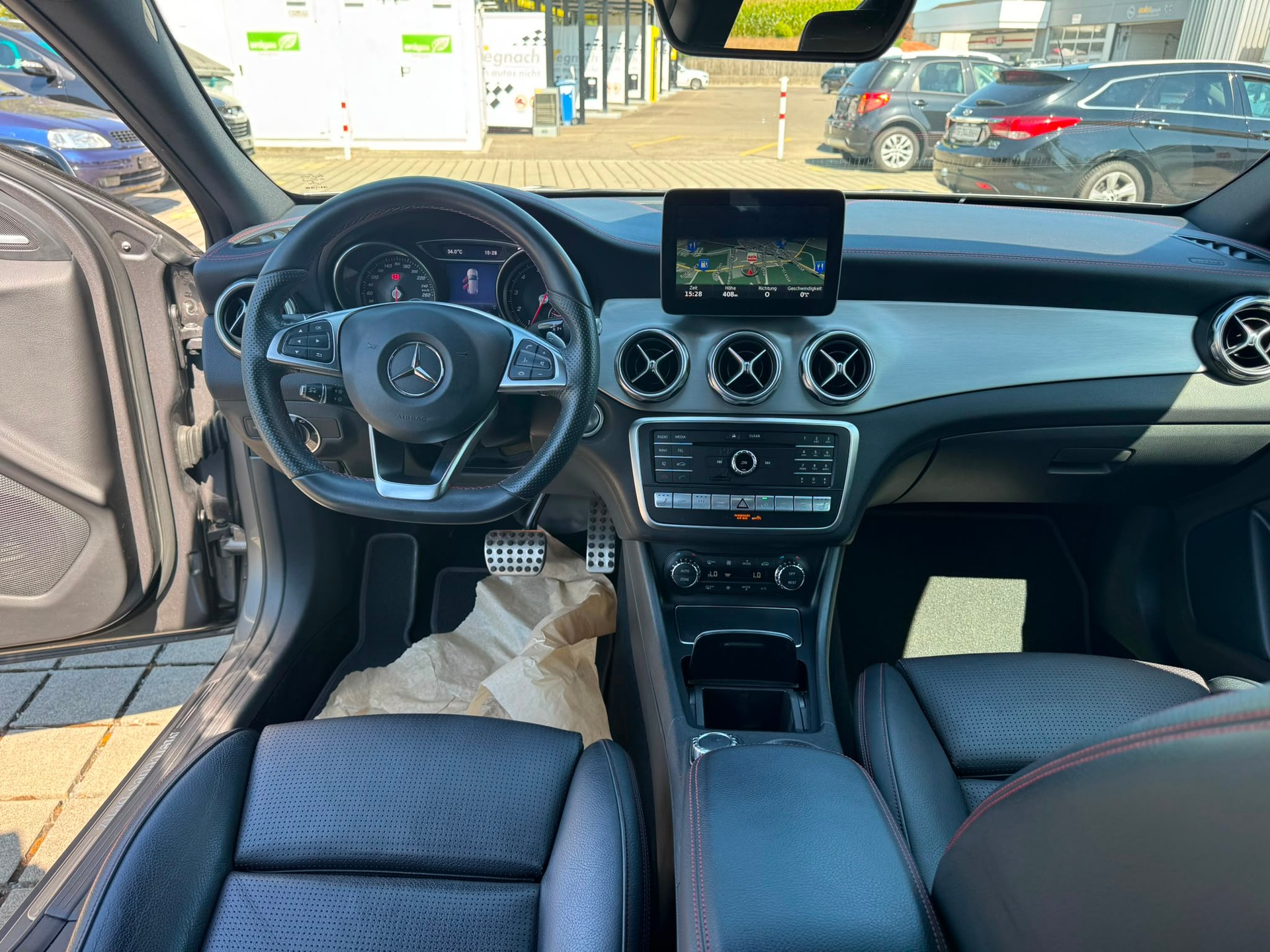 MERCEDES-BENZ GLA 250 AMG Line 4Matic 7G-DCT-image-9
