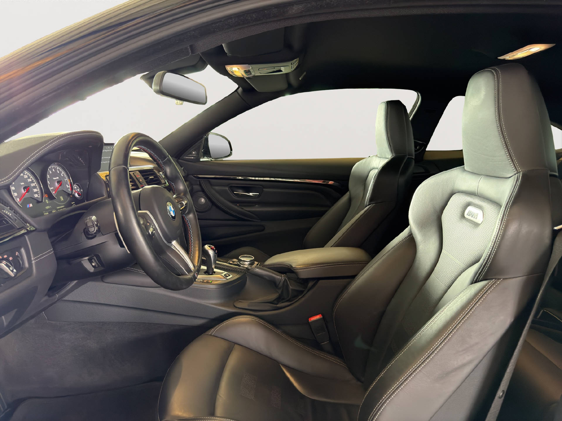 BMW M4 Coupé-image-11