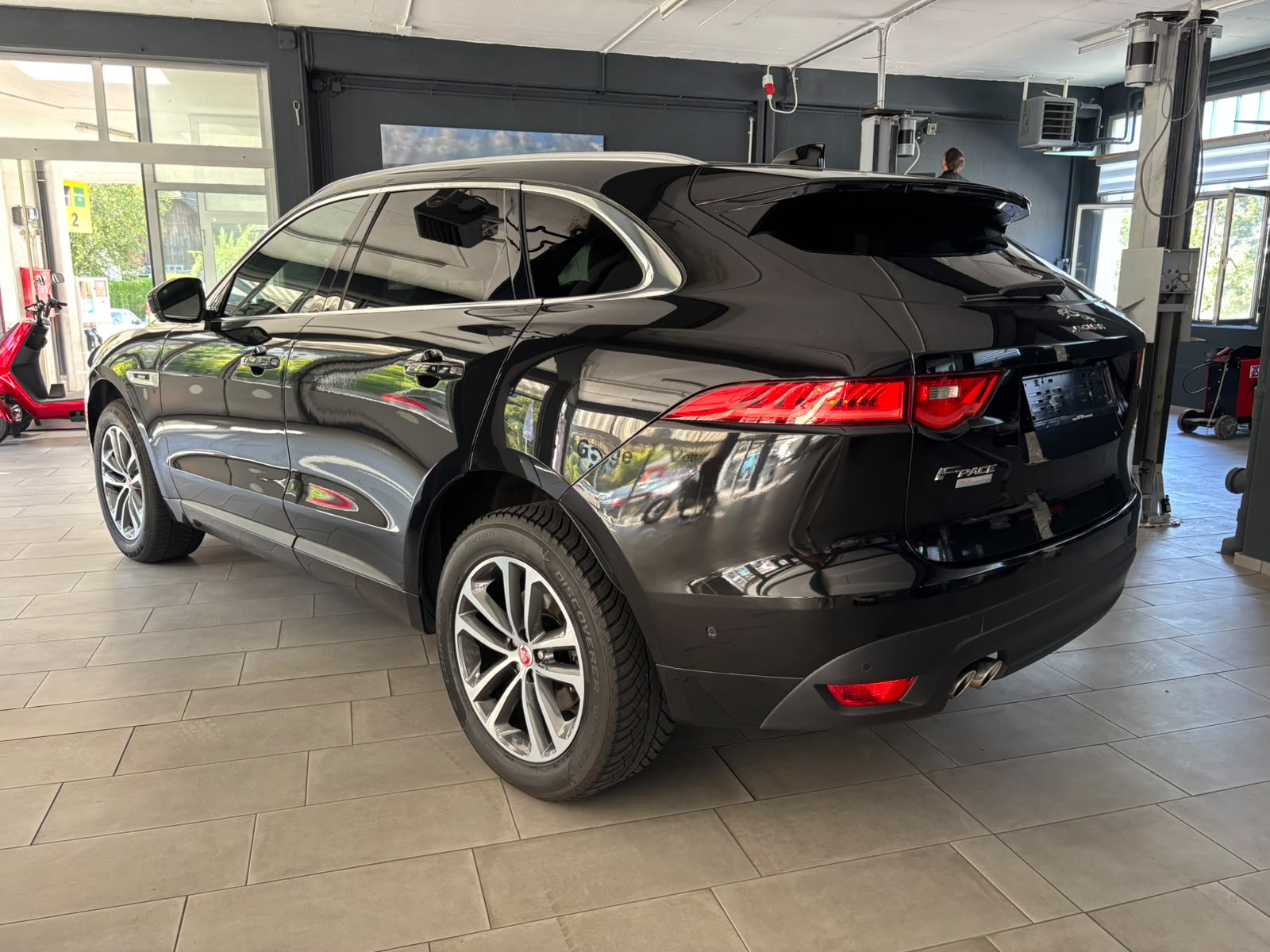 JAGUAR F-Pace 2.0d R-Sport AWD Automatik-image-3