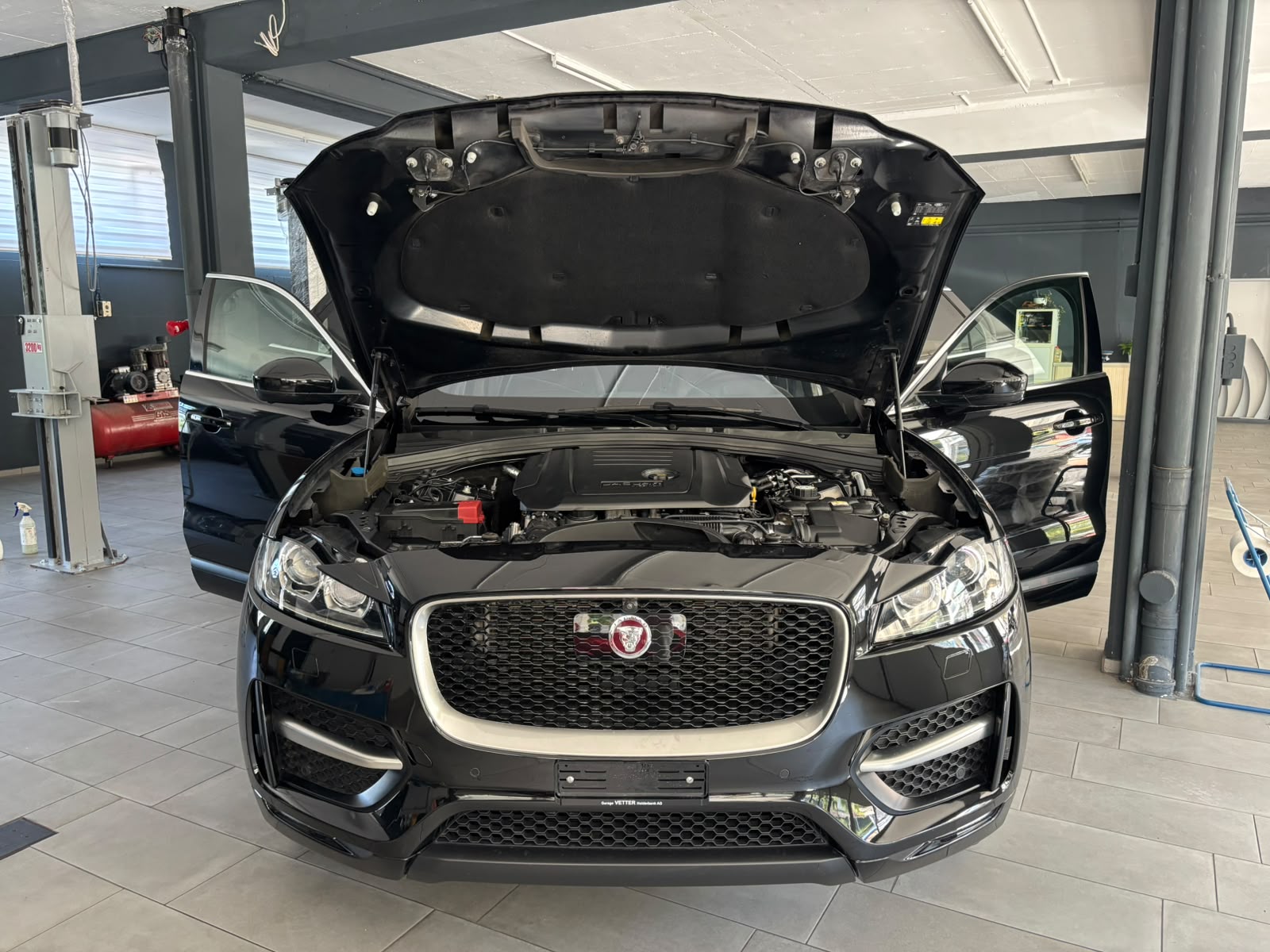 JAGUAR F-Pace 2.0d R-Sport AWD Automatik-image-4