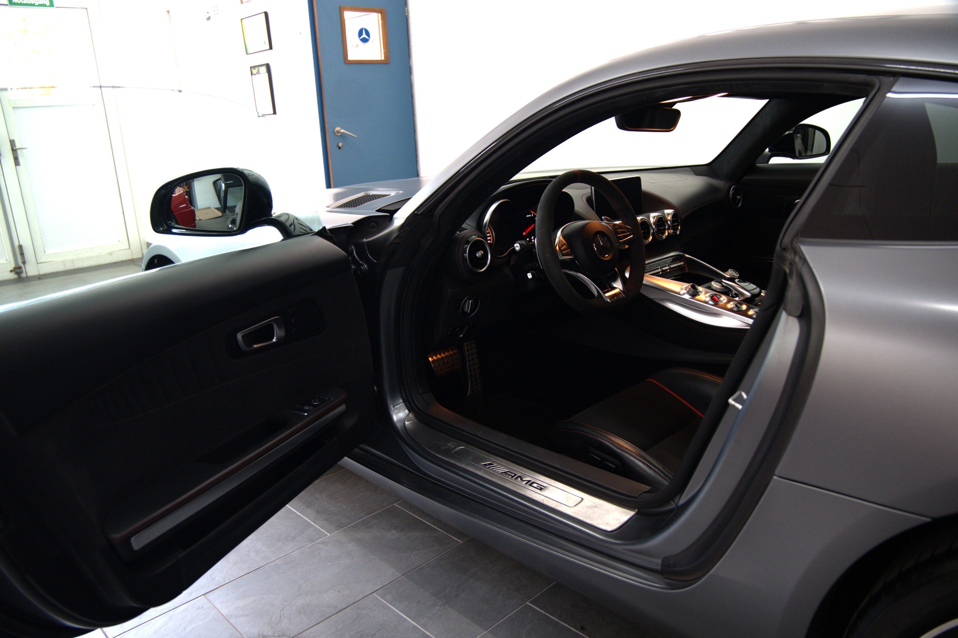 MERCEDES-BENZ AMG GT S Speedshift DCT-image-5