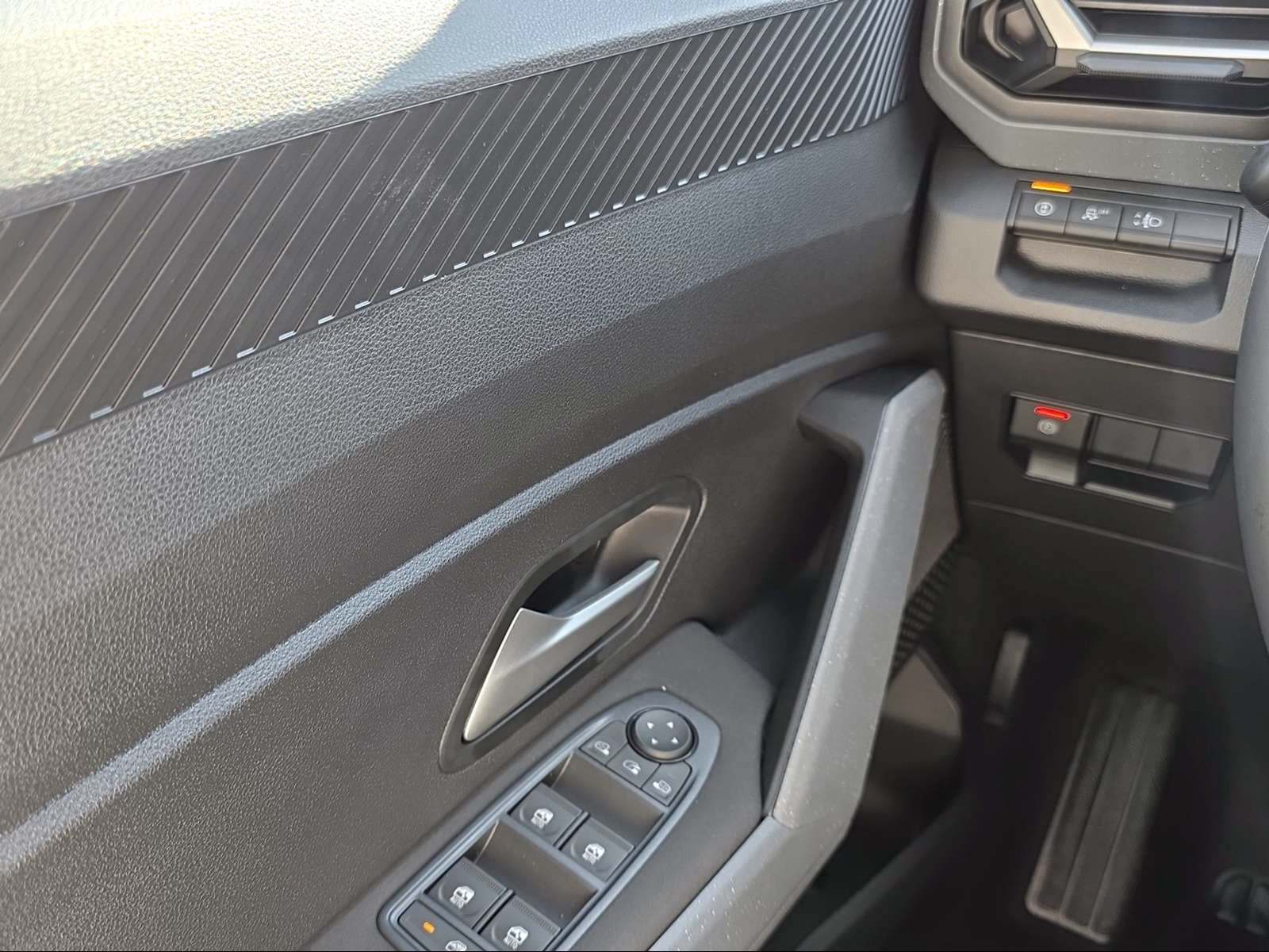 DACIA Duster 1.2 Hybrid Journey 4WD-image-14