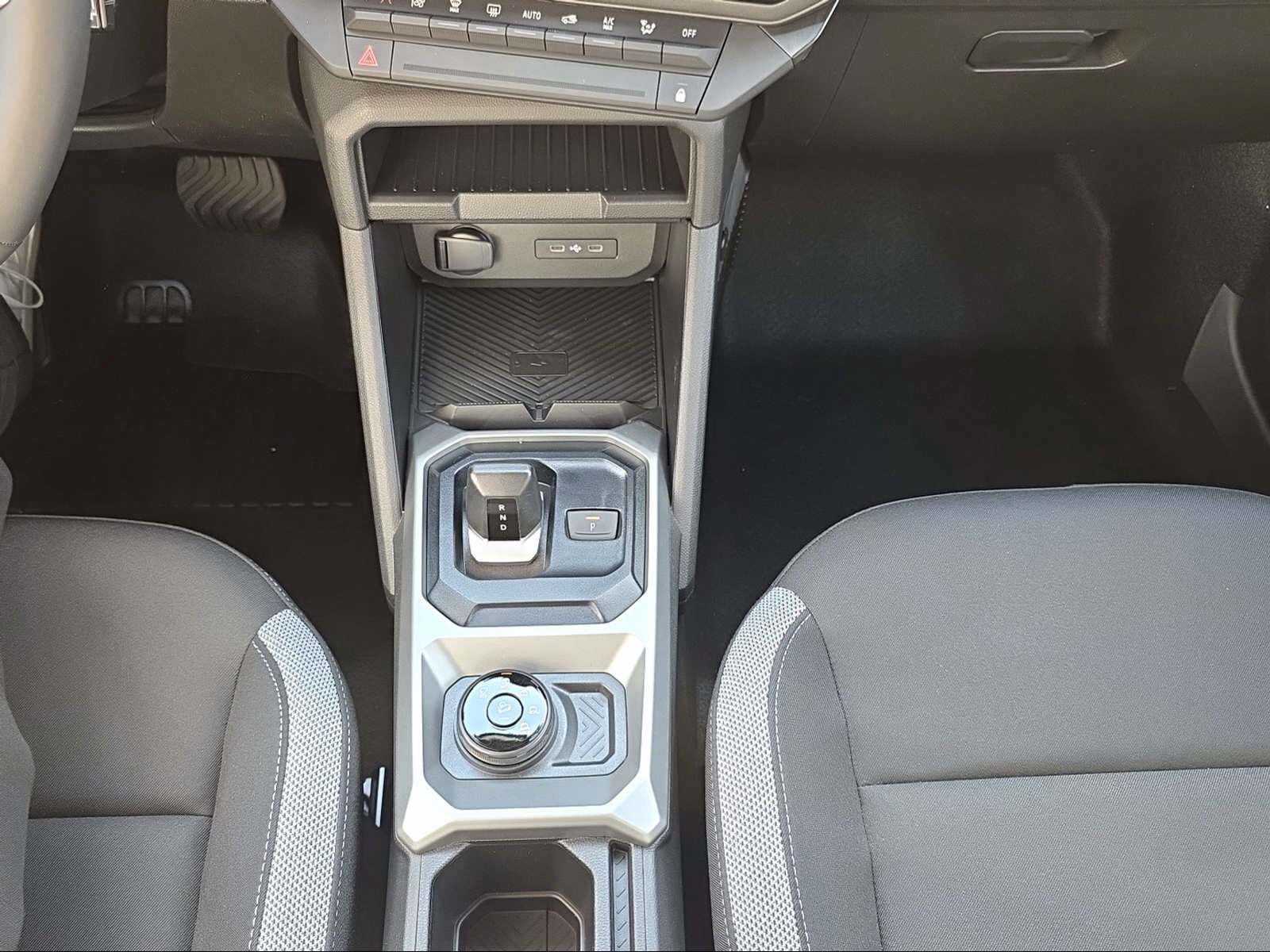 DACIA Duster 1.2 Hybrid Journey 4WD-image-10