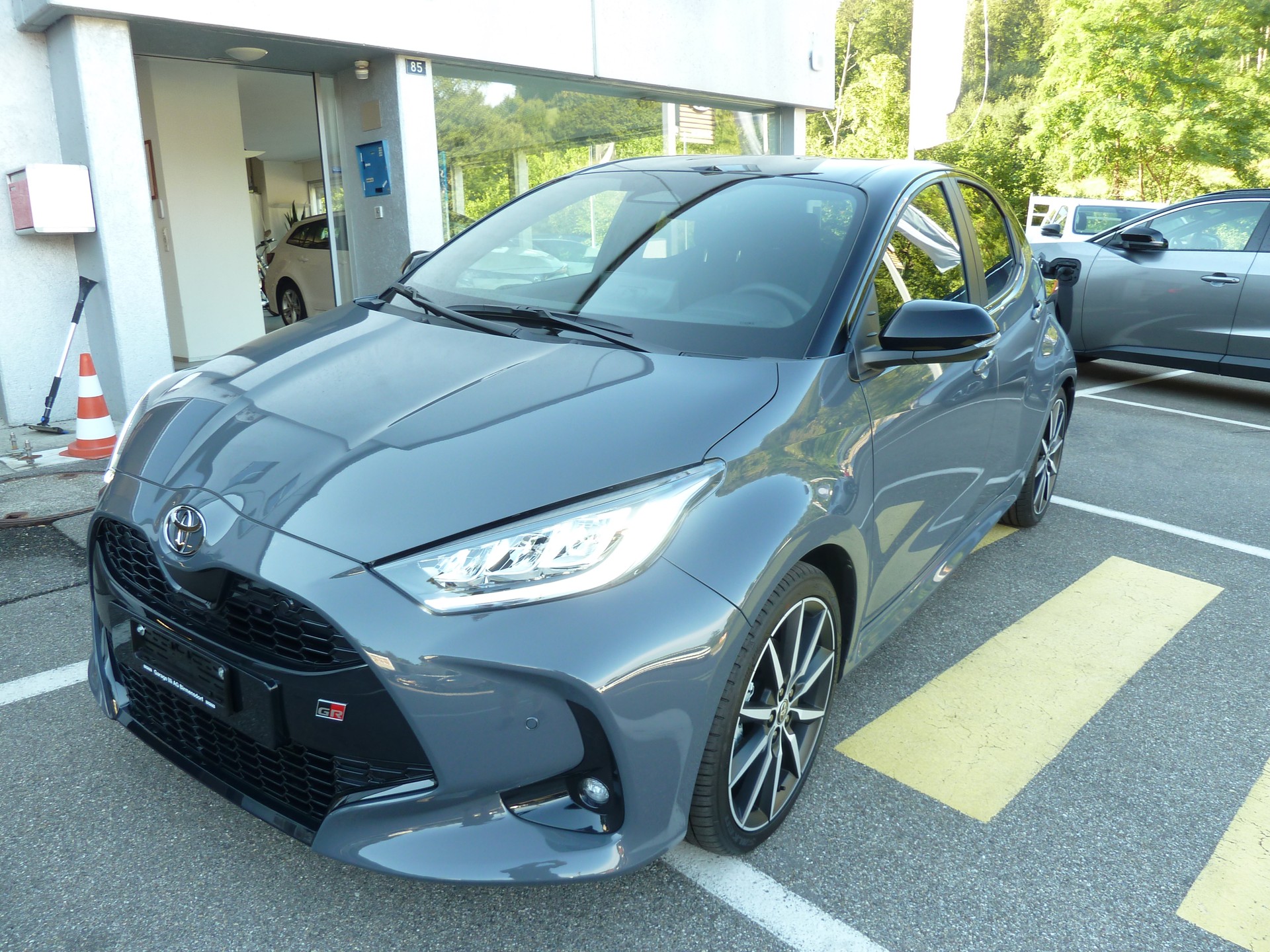 TOYOTA Yaris 1.5 GR Sport e-CVT-image-1