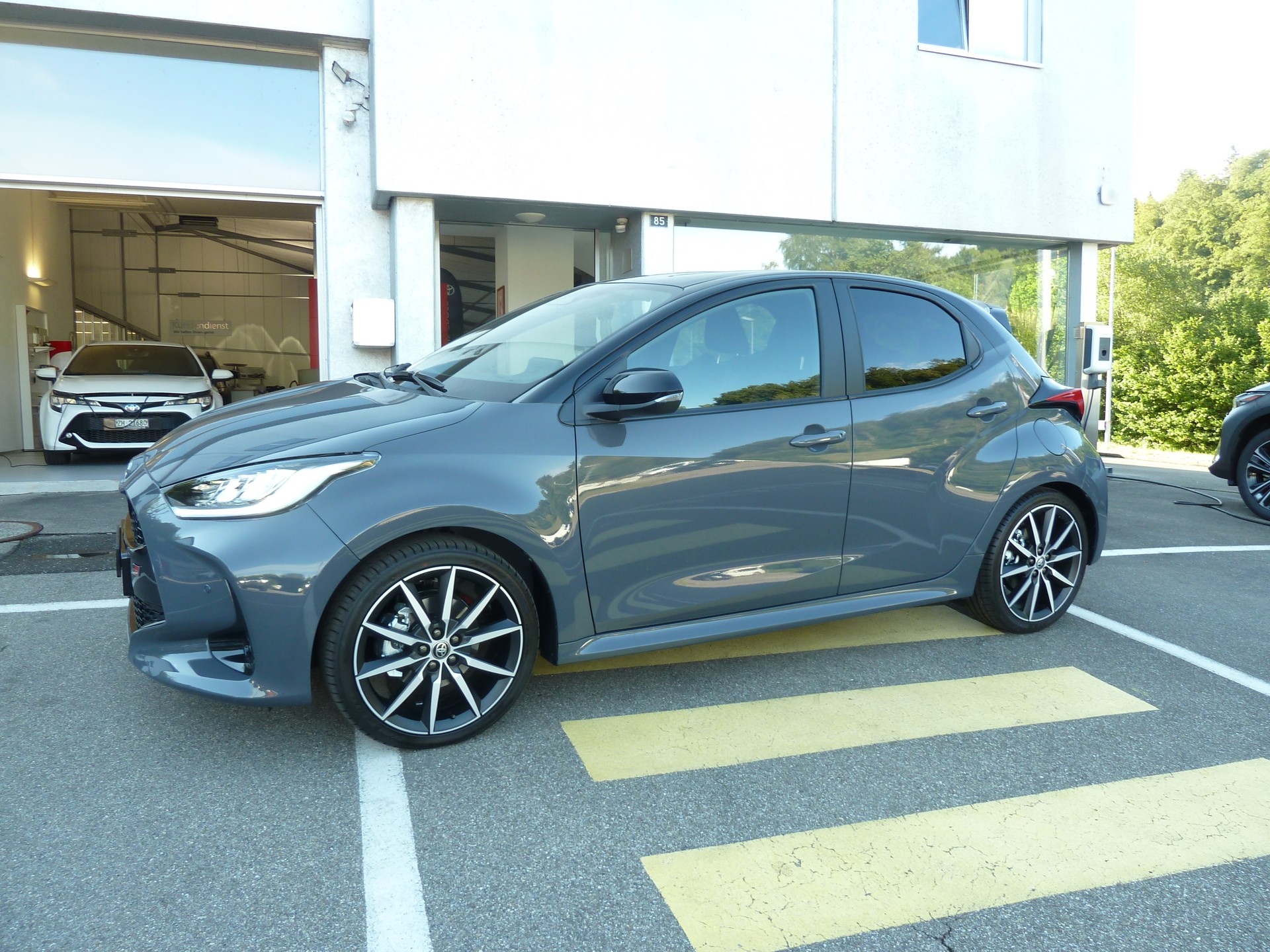 TOYOTA Yaris 1.5 GR Sport e-CVT-image-2