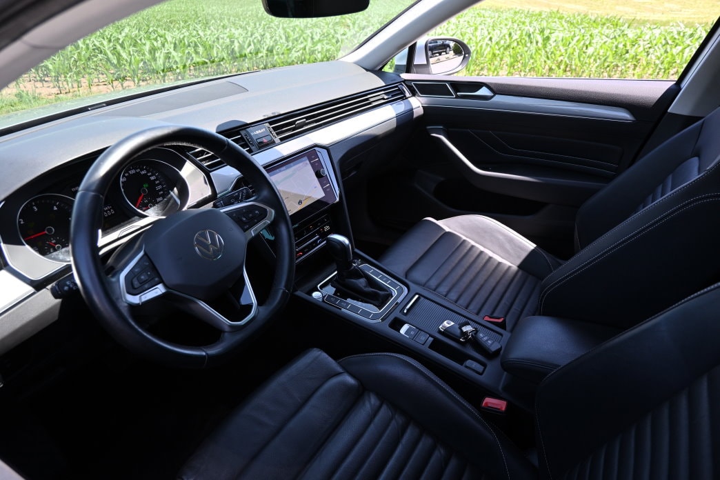 VW Passat Variant 2.0 TDI Business DSG-image-5