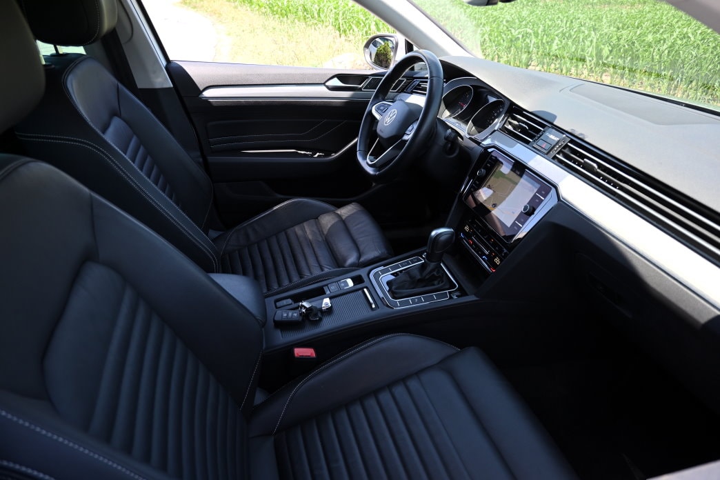 VW Passat Variant 2.0 TDI Business DSG-image-4