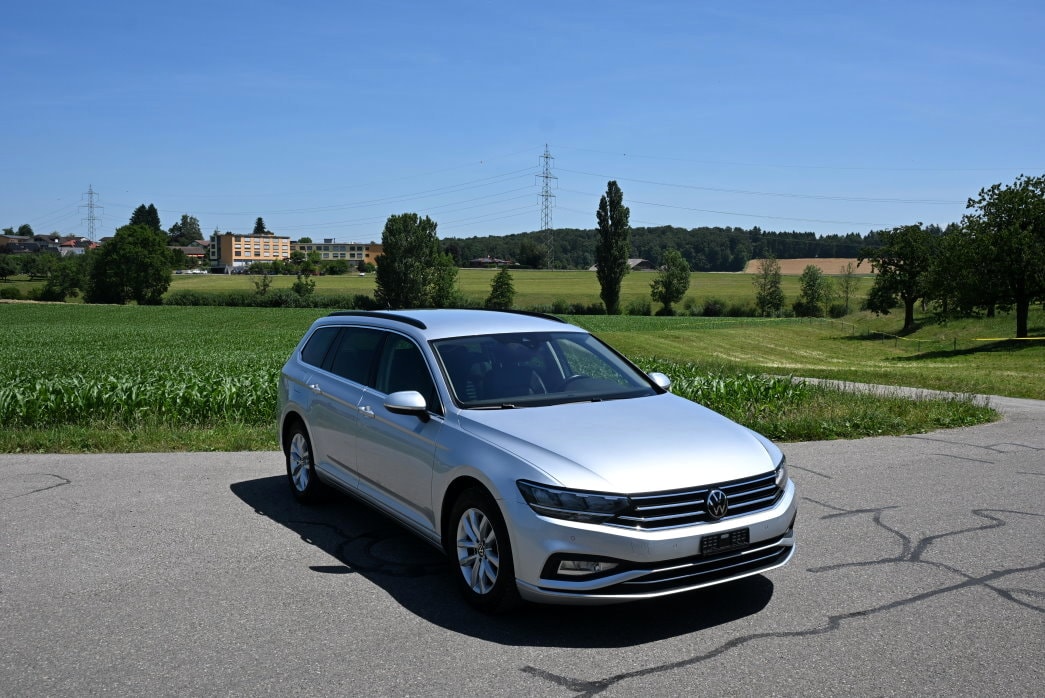 VW Passat Variant 2.0 TDI Business DSG-image-1