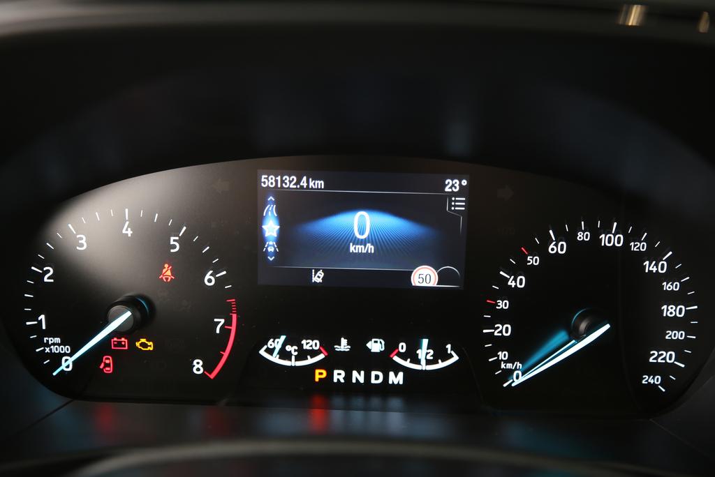 FORD Focus Station Wagon 1.0i EcoB Hybrid 155 ST-Line-image-10
