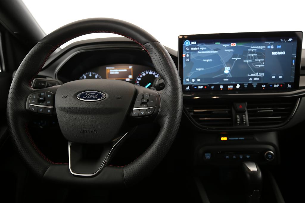 FORD Focus Station Wagon 1.0i EcoB Hybrid 155 ST-Line-image-4