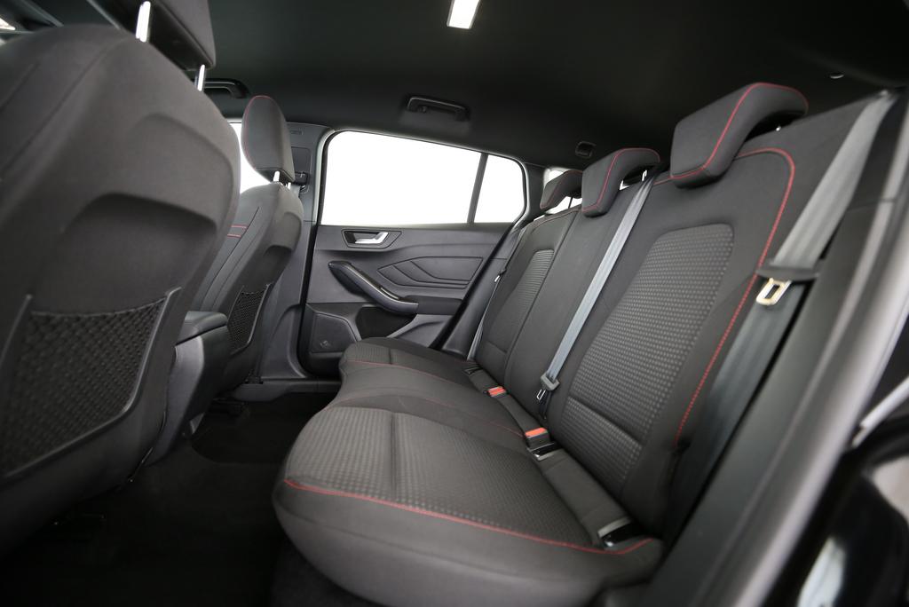 FORD Focus Station Wagon 1.0i EcoB Hybrid 155 ST-Line-image-8