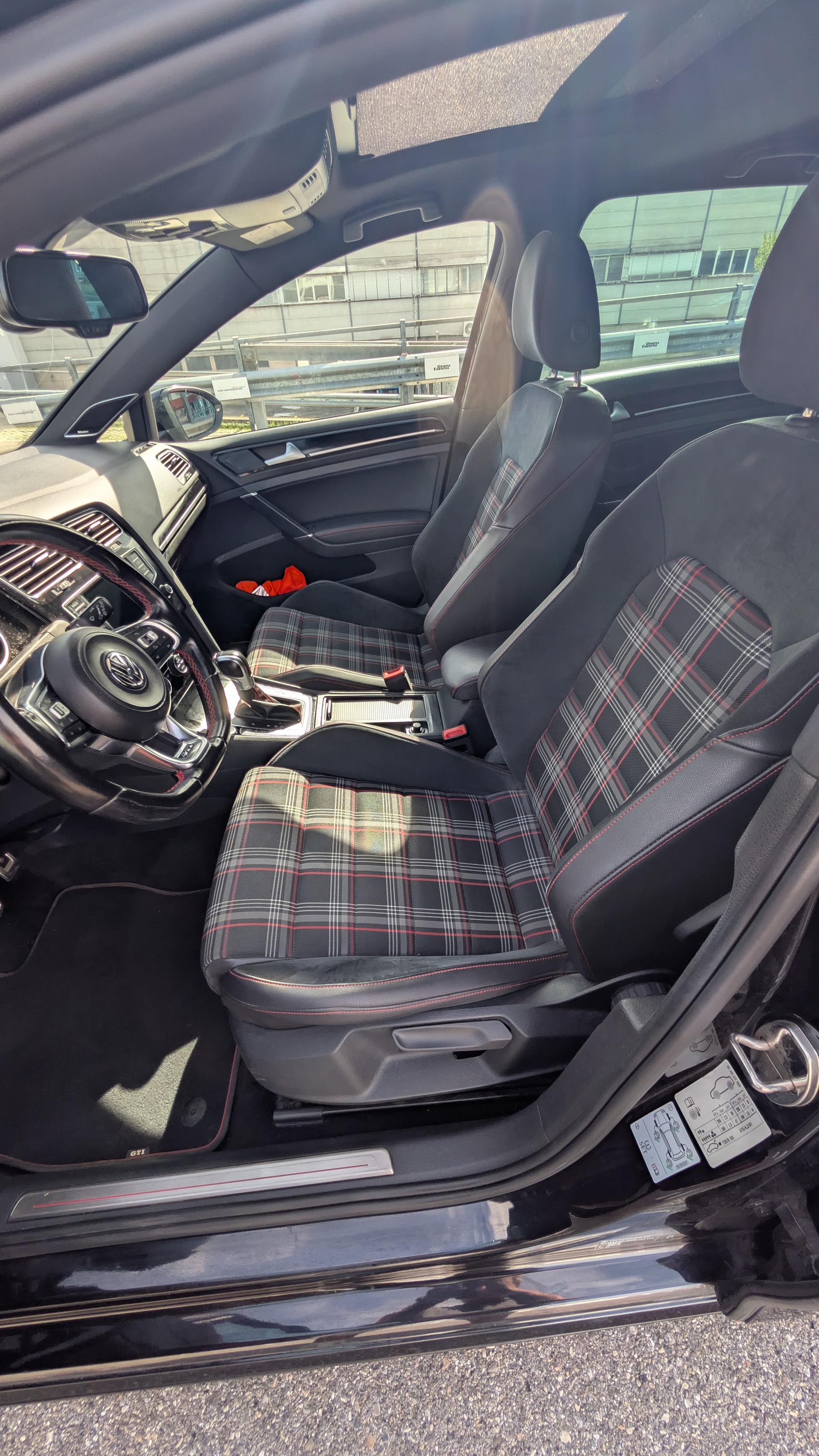 VW 2.0 TSI GTI Performance DSG-image-4
