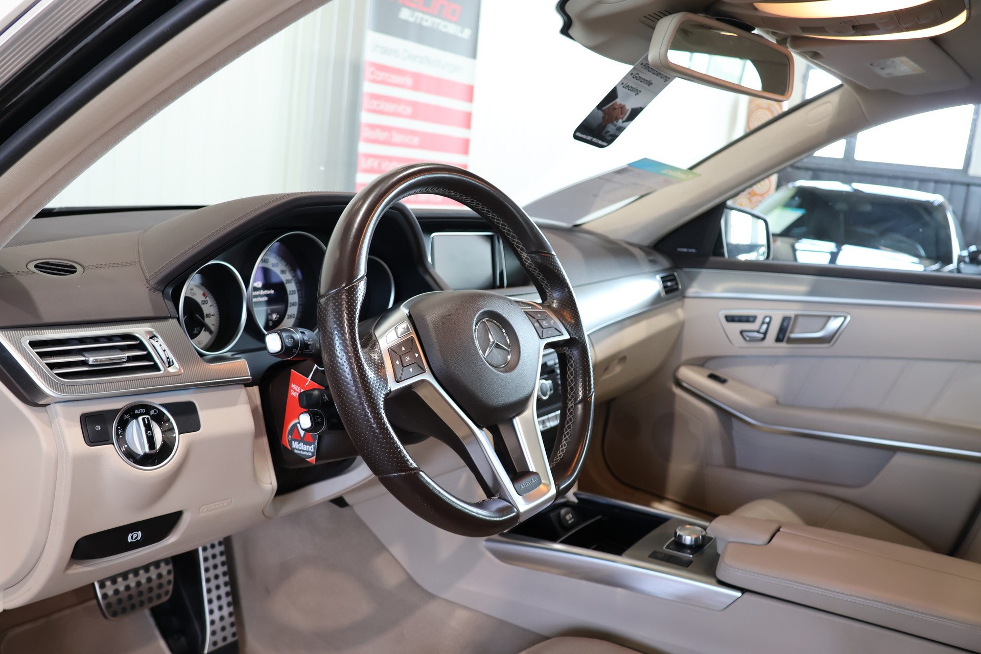 MERCEDES-BENZ E 500 Elégance 4Matic 7G-Tronic-image-10