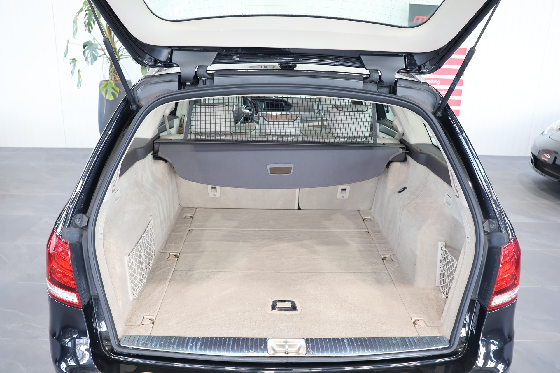 MERCEDES-BENZ E 500 Elégance 4Matic 7G-Tronic-image-15