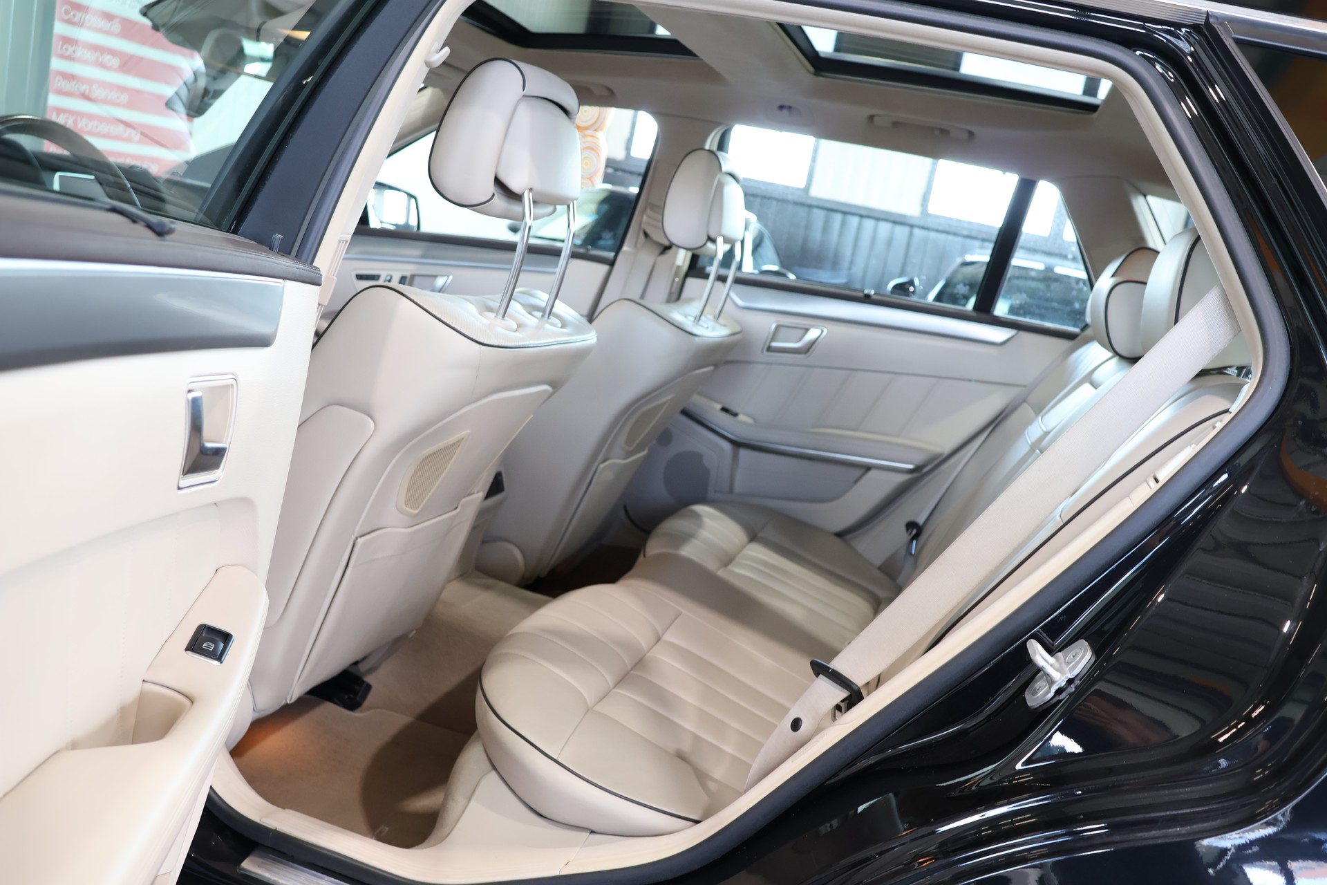 MERCEDES-BENZ E 500 Elégance 4Matic 7G-Tronic-image-14