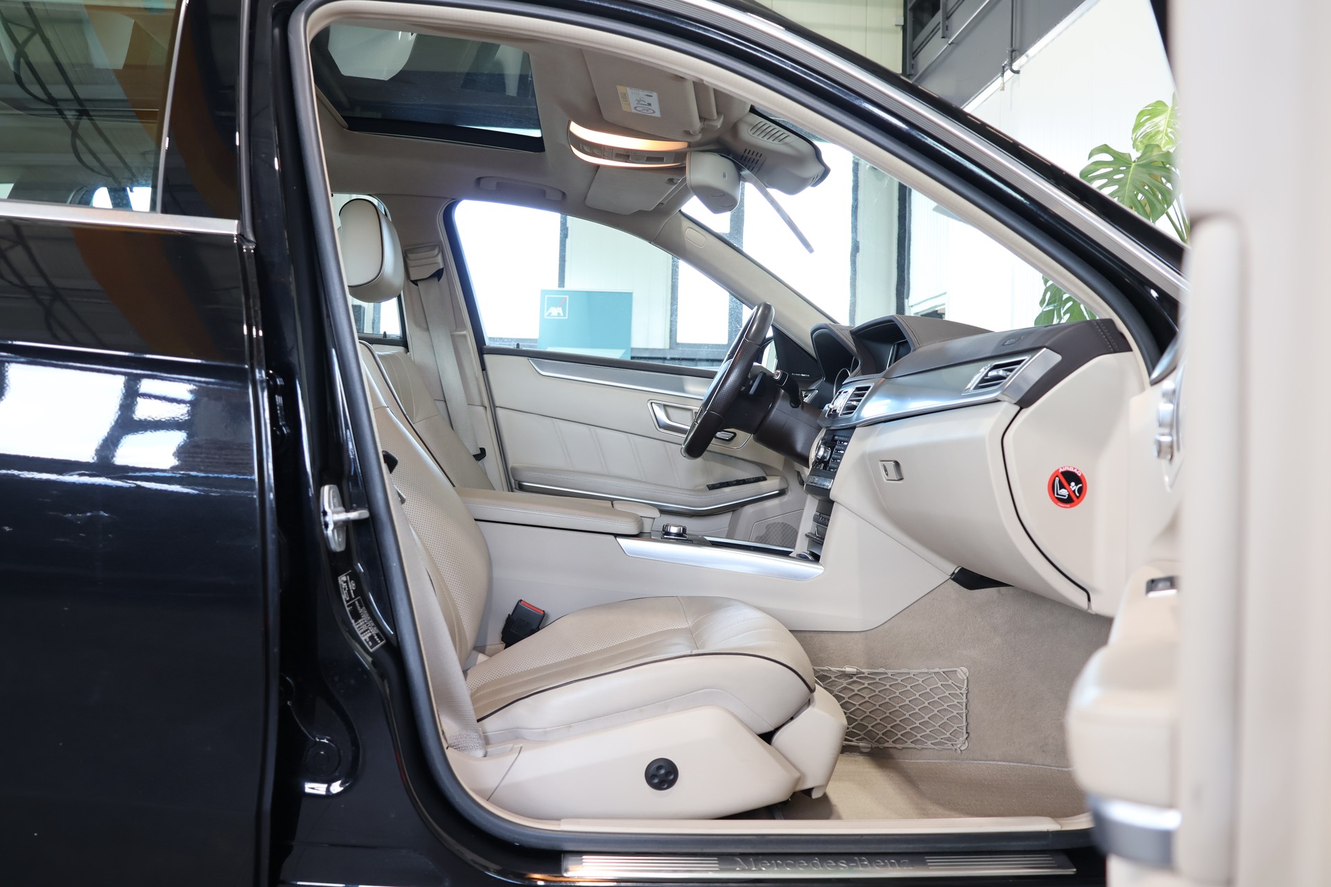 MERCEDES-BENZ E 500 Elégance 4Matic 7G-Tronic-image-12