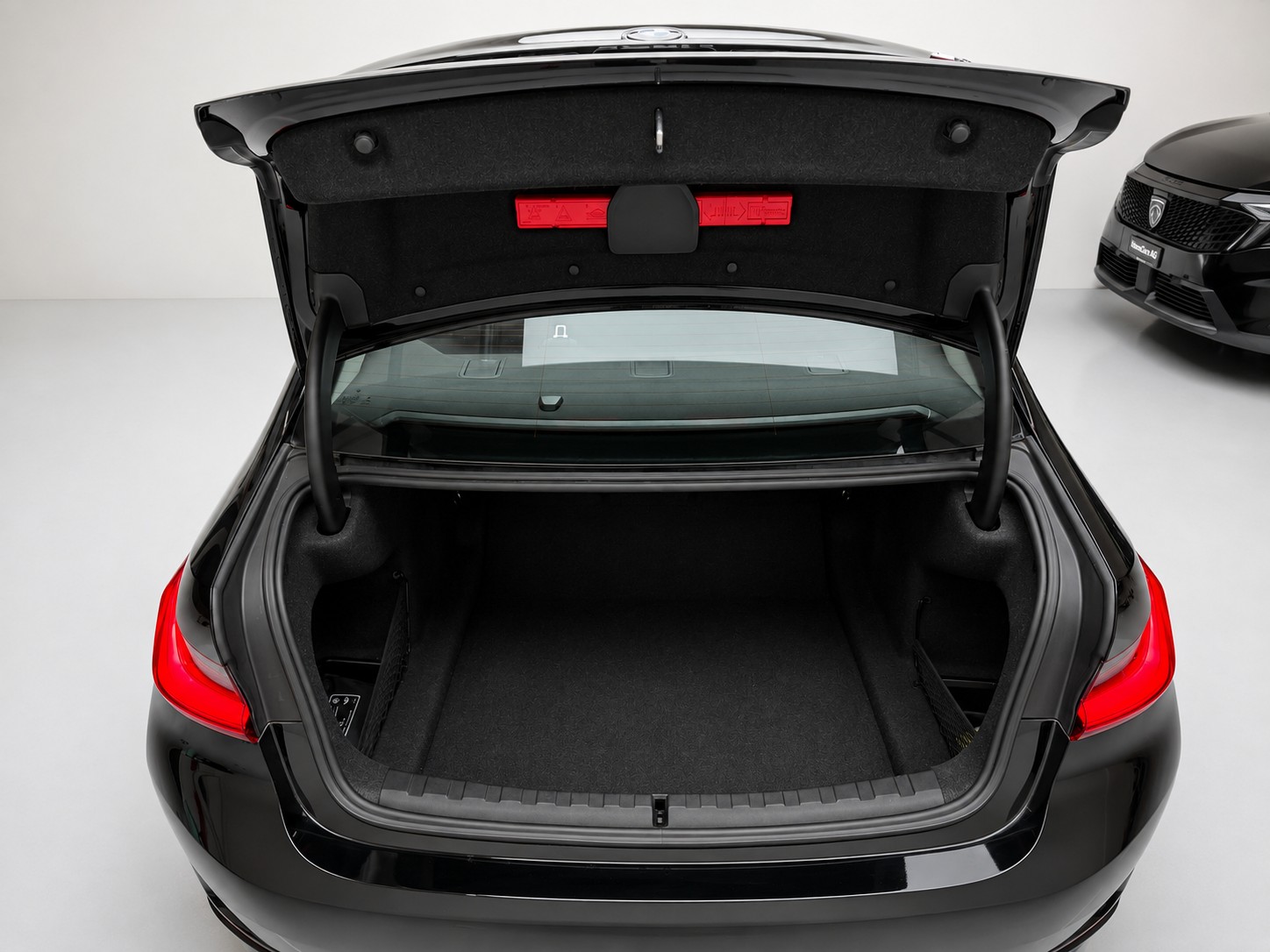 BMW 318i Steptronic-image-14