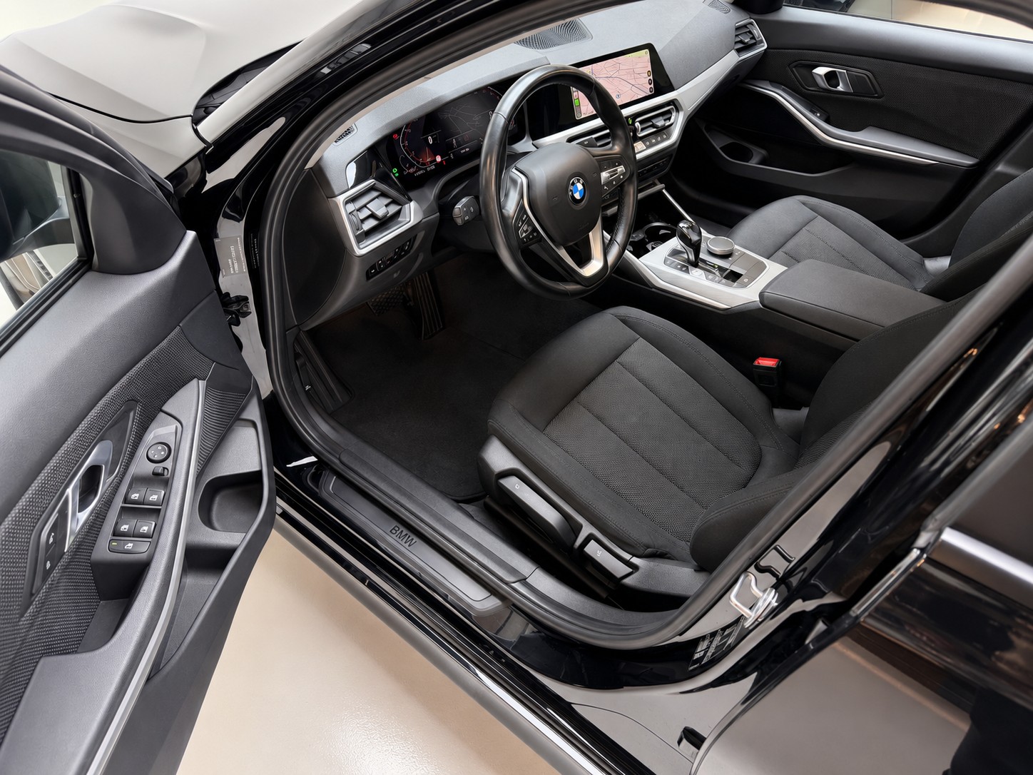 BMW 318i Steptronic-image-10