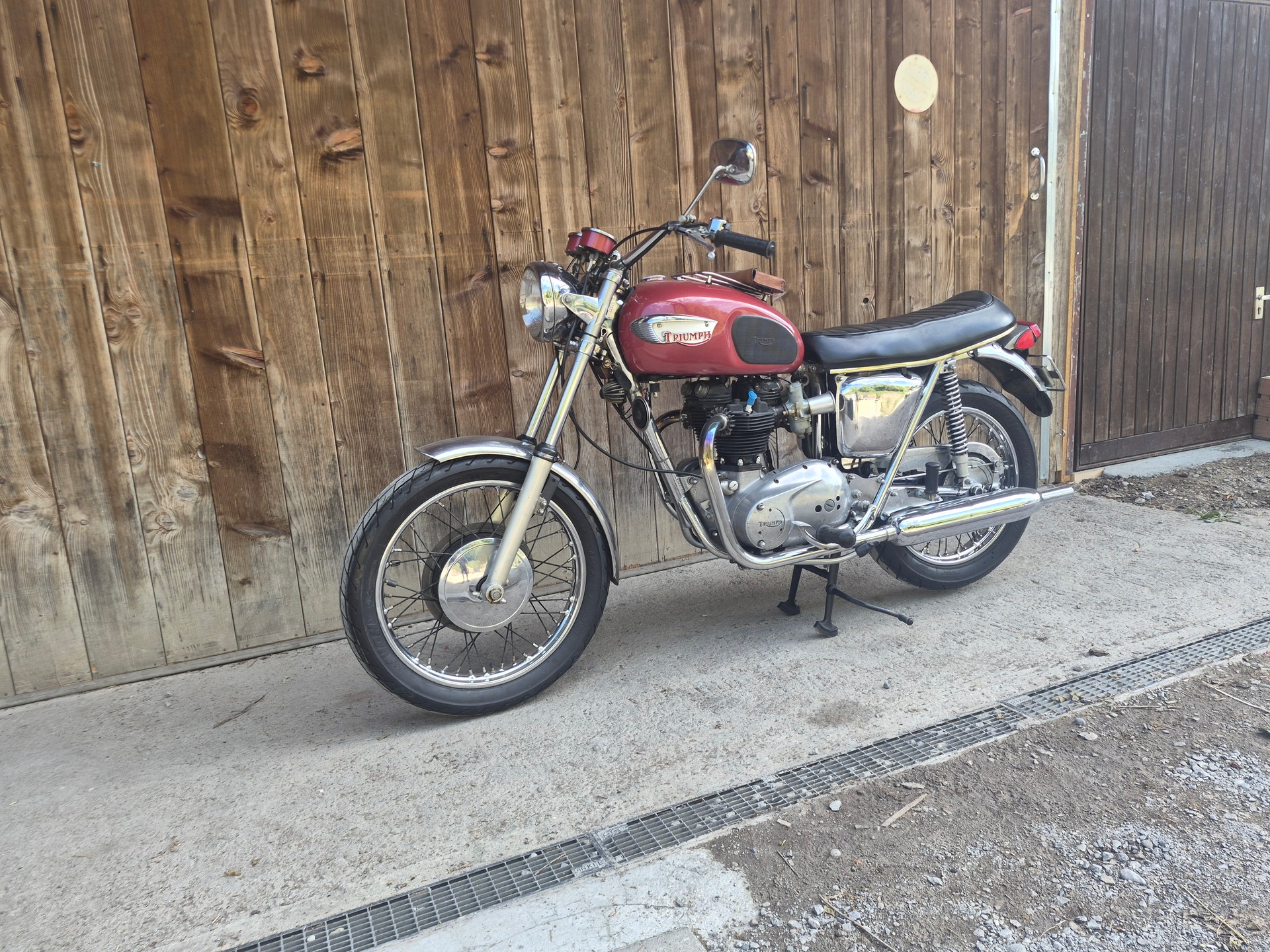 TRIUMPH T120-image-1