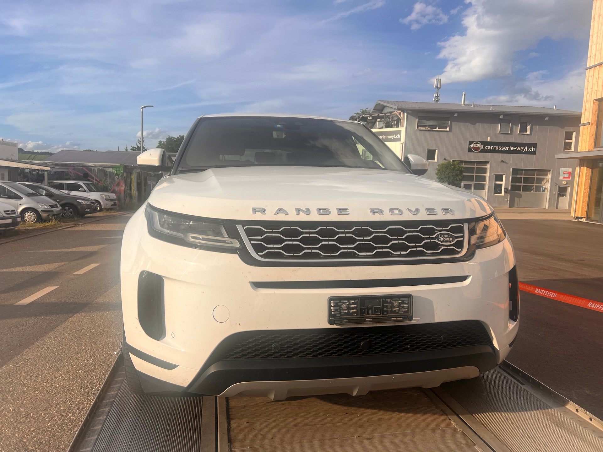 LAND ROVER Range Rover Evoque R-Dynamic D 180 AT9-image-0