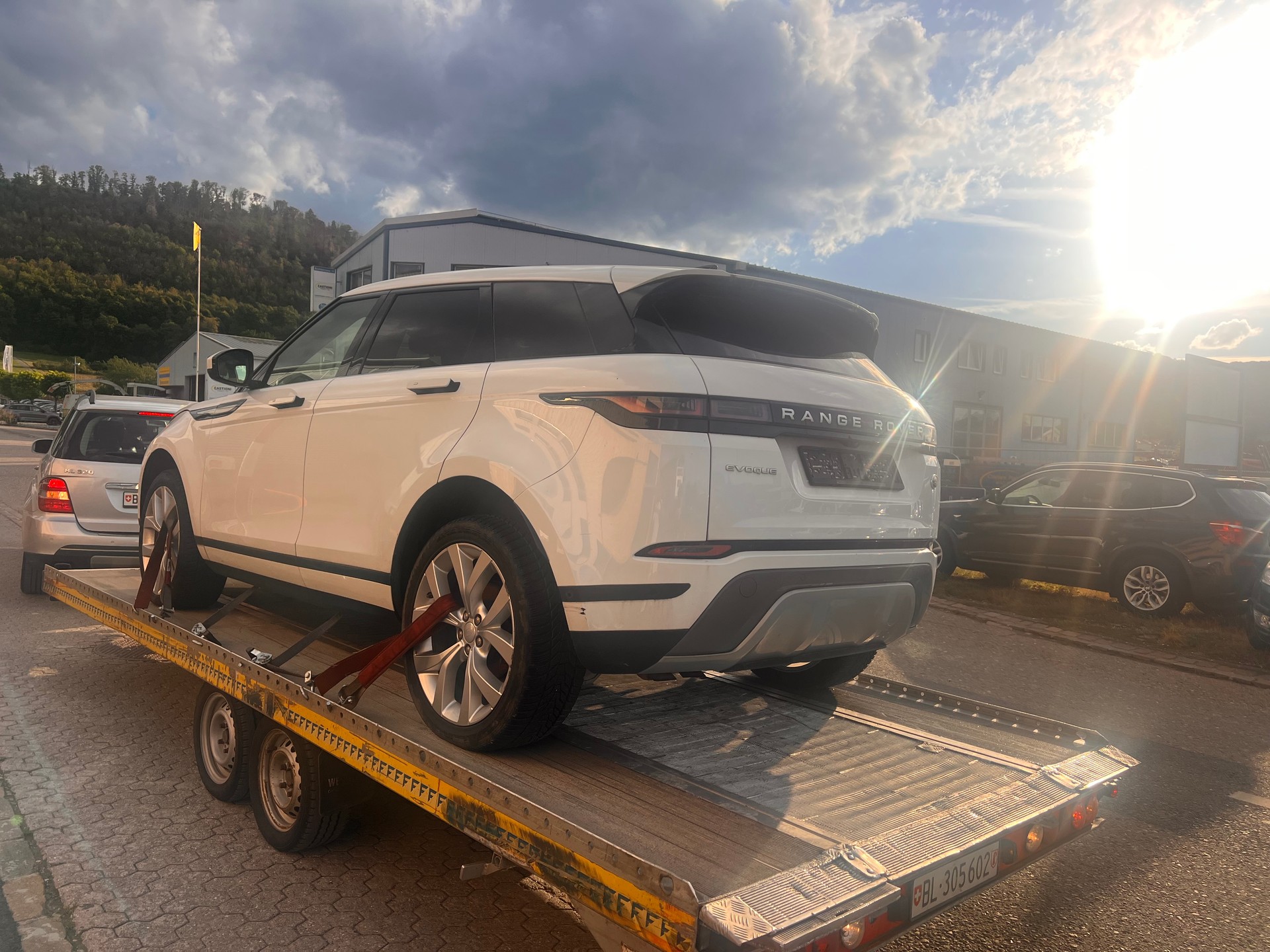 LAND ROVER Range Rover Evoque R-Dynamic D 180 AT9-image-7
