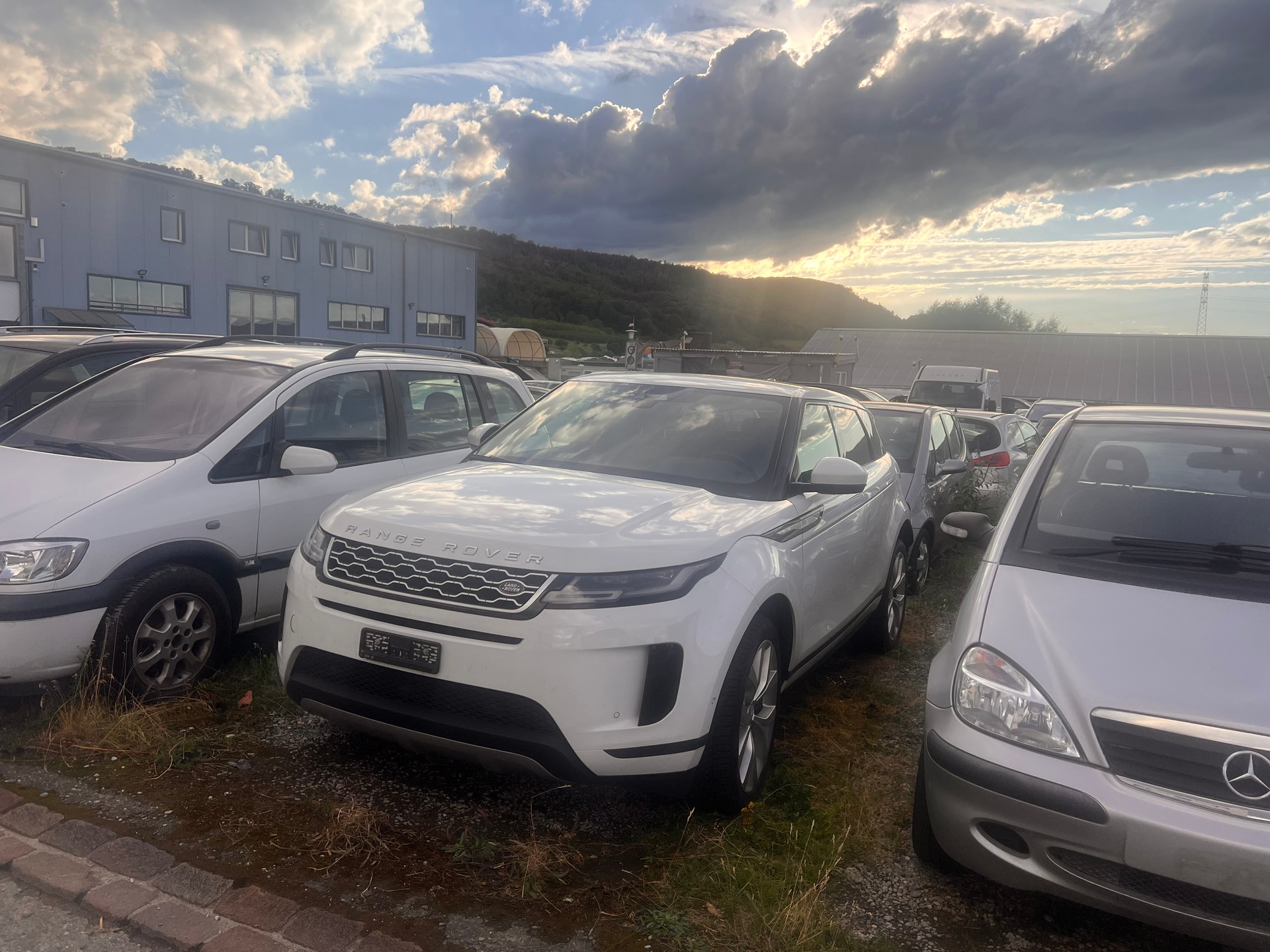 LAND ROVER Range Rover Evoque R-Dynamic D 180 AT9-image-14