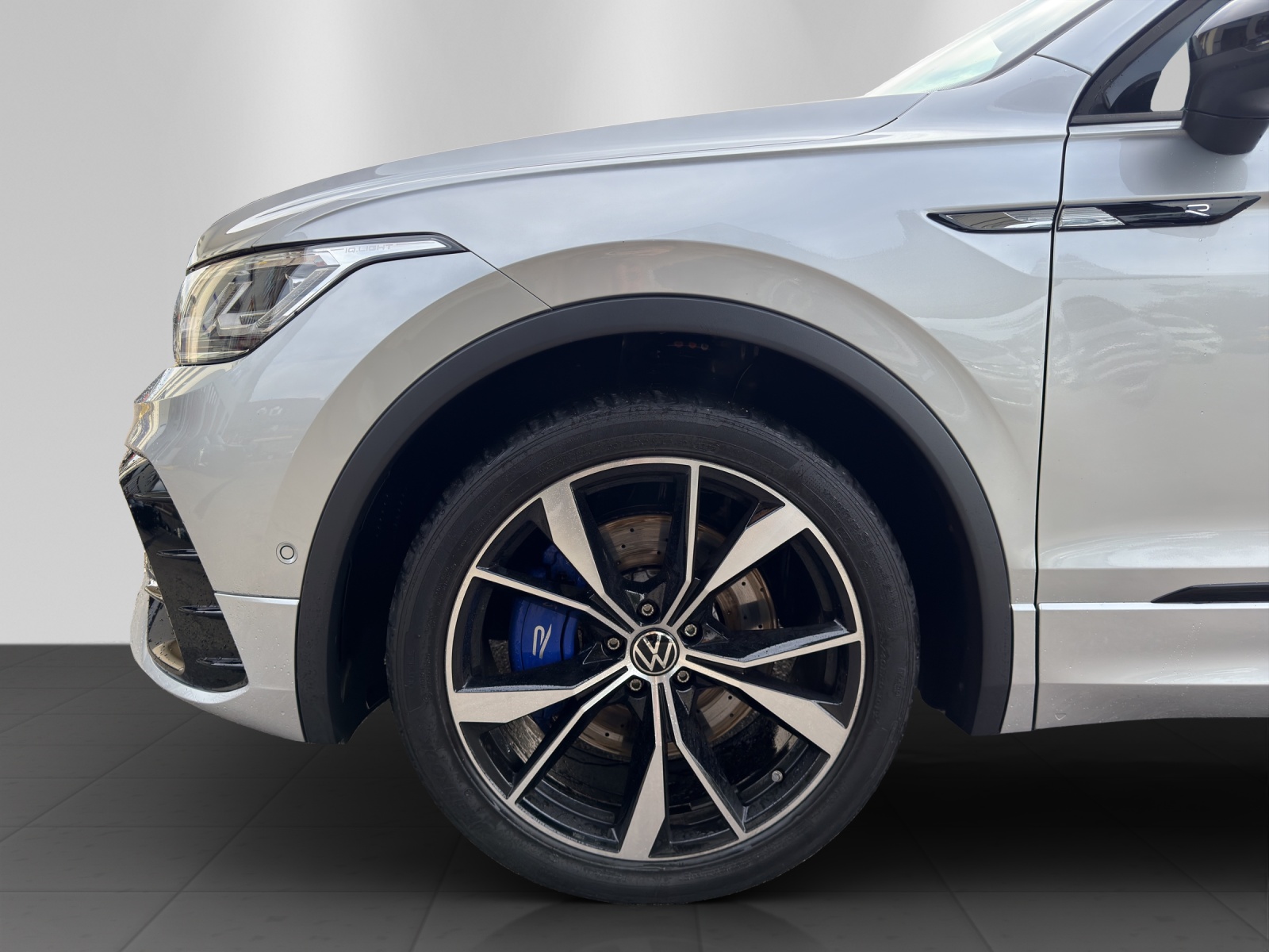 VW Tiguan 2.0TSI R 4Motion DSG-image-7