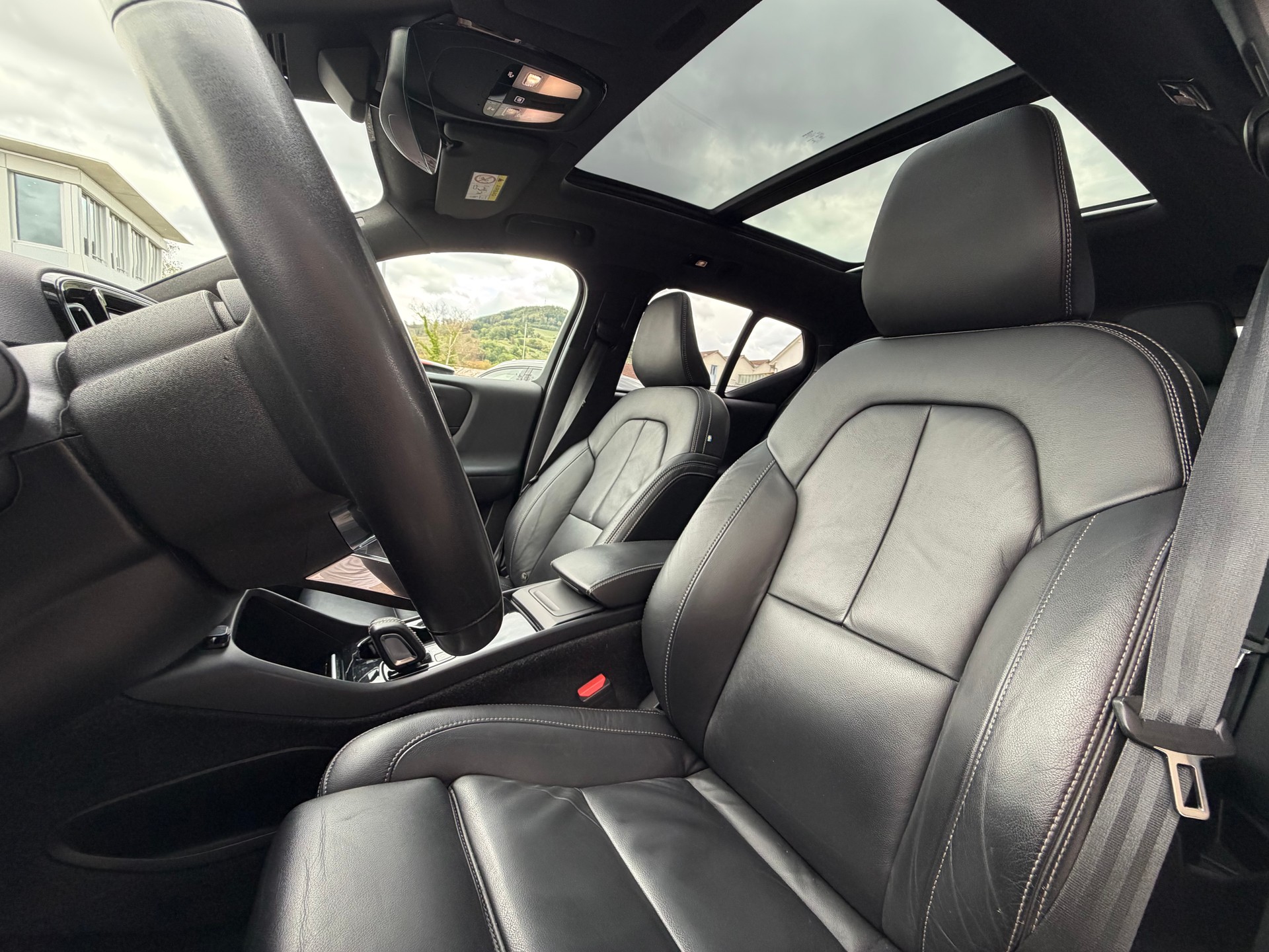VOLVO XC40 P8 Twin Pro AWD ***Anhängerkupplung 1500Kg***-image-17