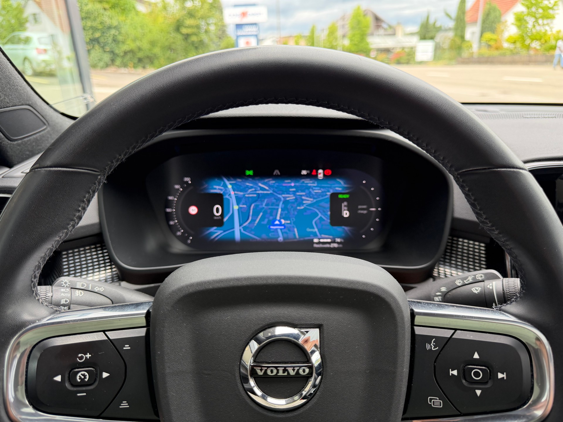 VOLVO XC40 P8 Twin Pro AWD ***Anhängerkupplung 1500Kg***-image-19