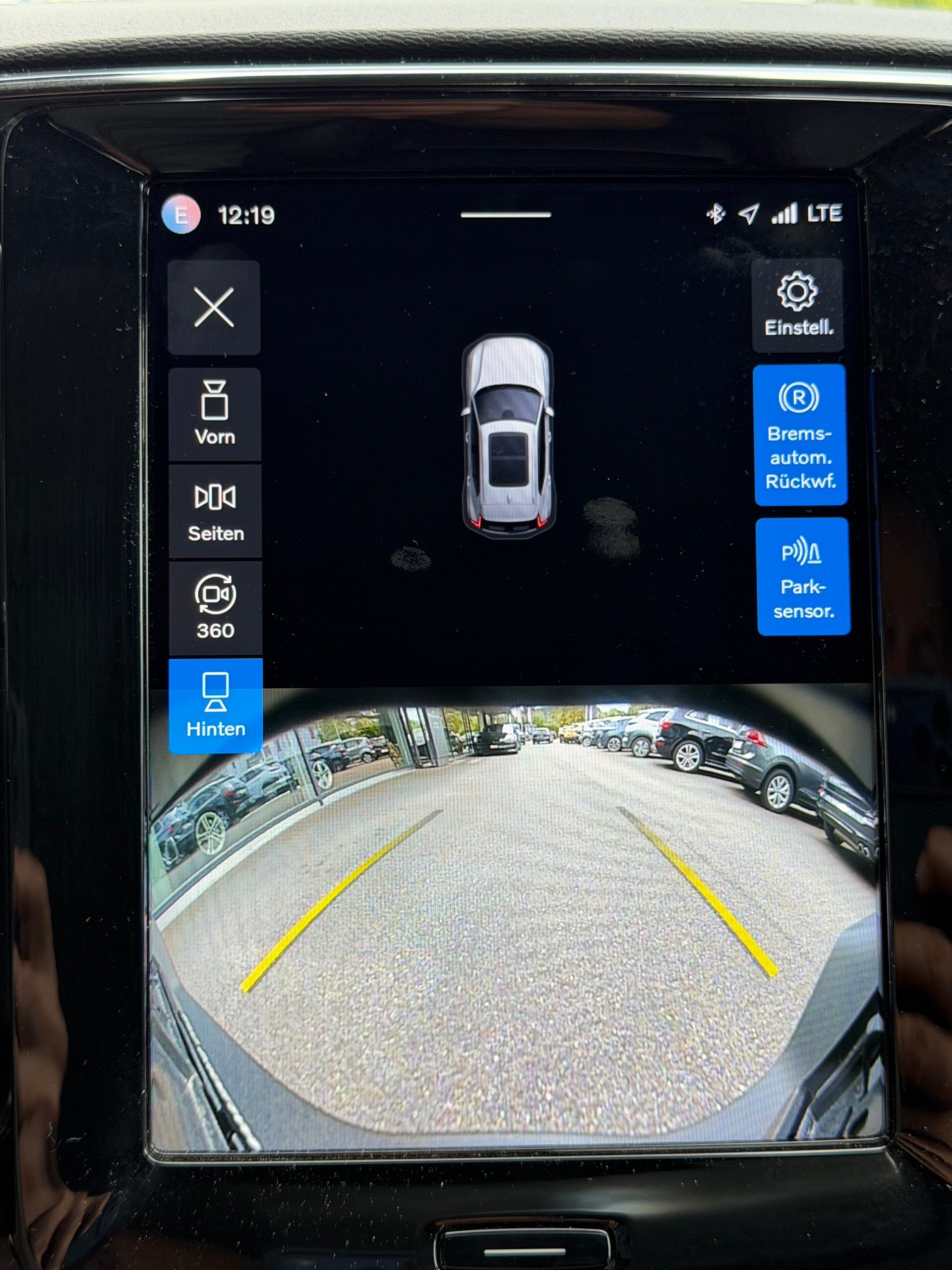 VOLVO XC40 P8 Twin Pro AWD ***Anhängerkupplung 1500Kg***-image-24