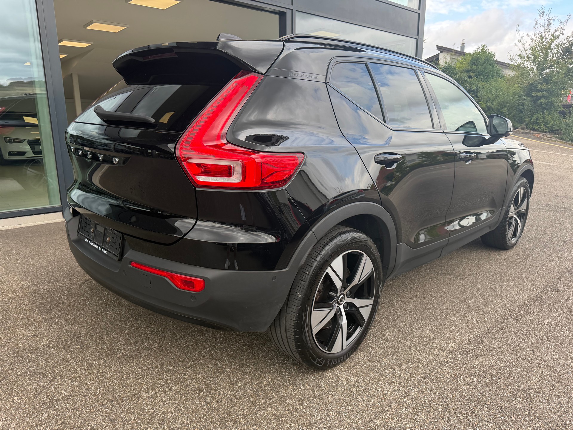 VOLVO XC40 P8 Twin Pro AWD ***Anhängerkupplung 1500Kg***-image-3