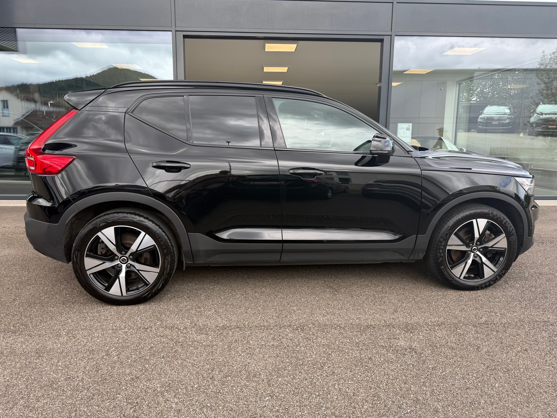 VOLVO XC40 P8 Twin Pro AWD ***Anhängerkupplung 1500Kg***-image-1