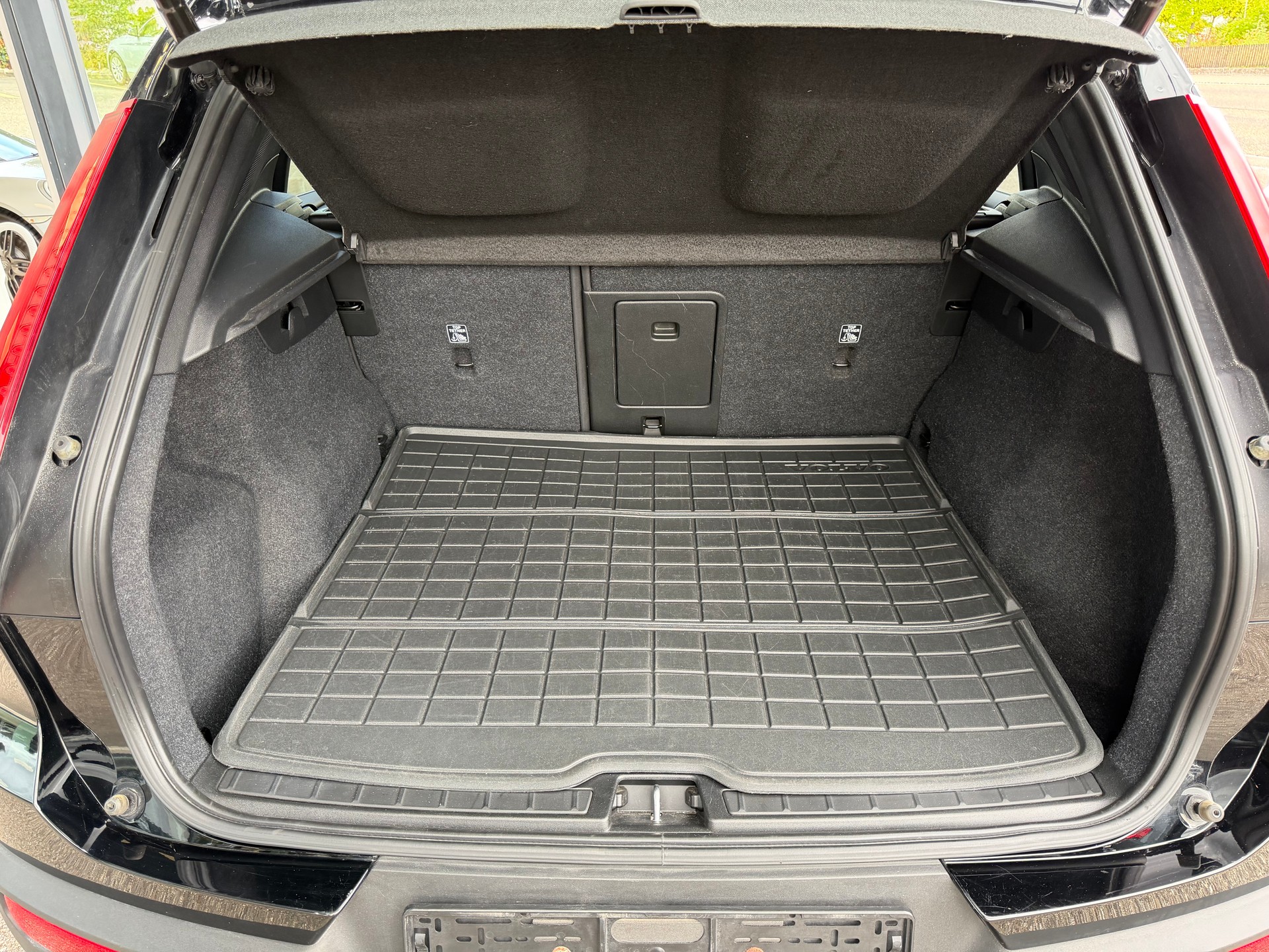 VOLVO XC40 P8 Twin Pro AWD ***Anhängerkupplung 1500Kg***-image-5