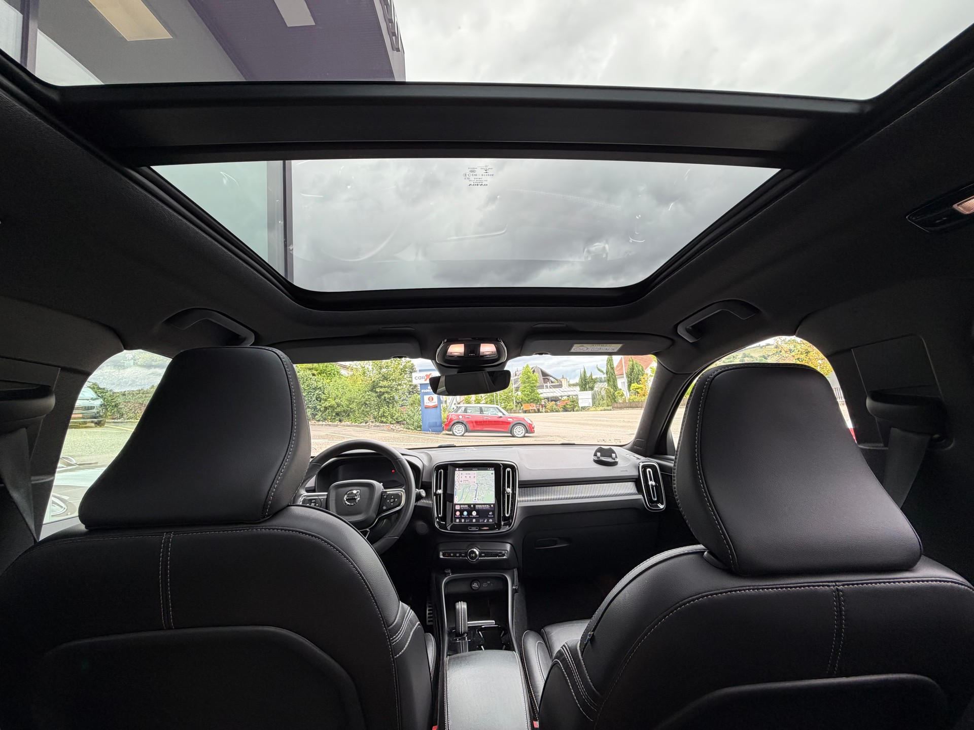 VOLVO XC40 P8 Twin Pro AWD ***Anhängerkupplung 1500Kg***-image-27